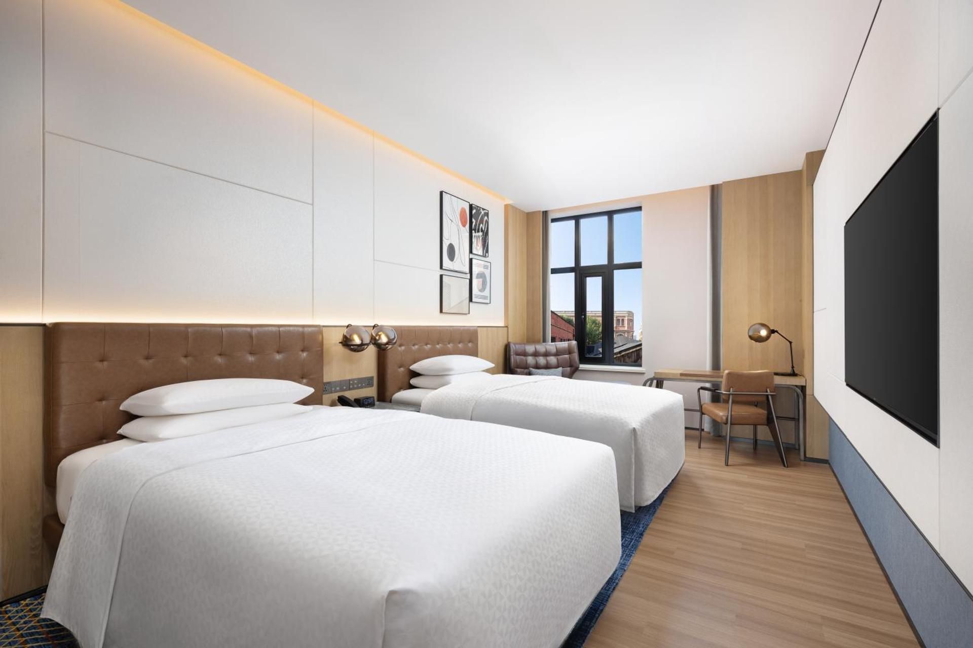 Comfort Double Room with Two Double Beds and City View