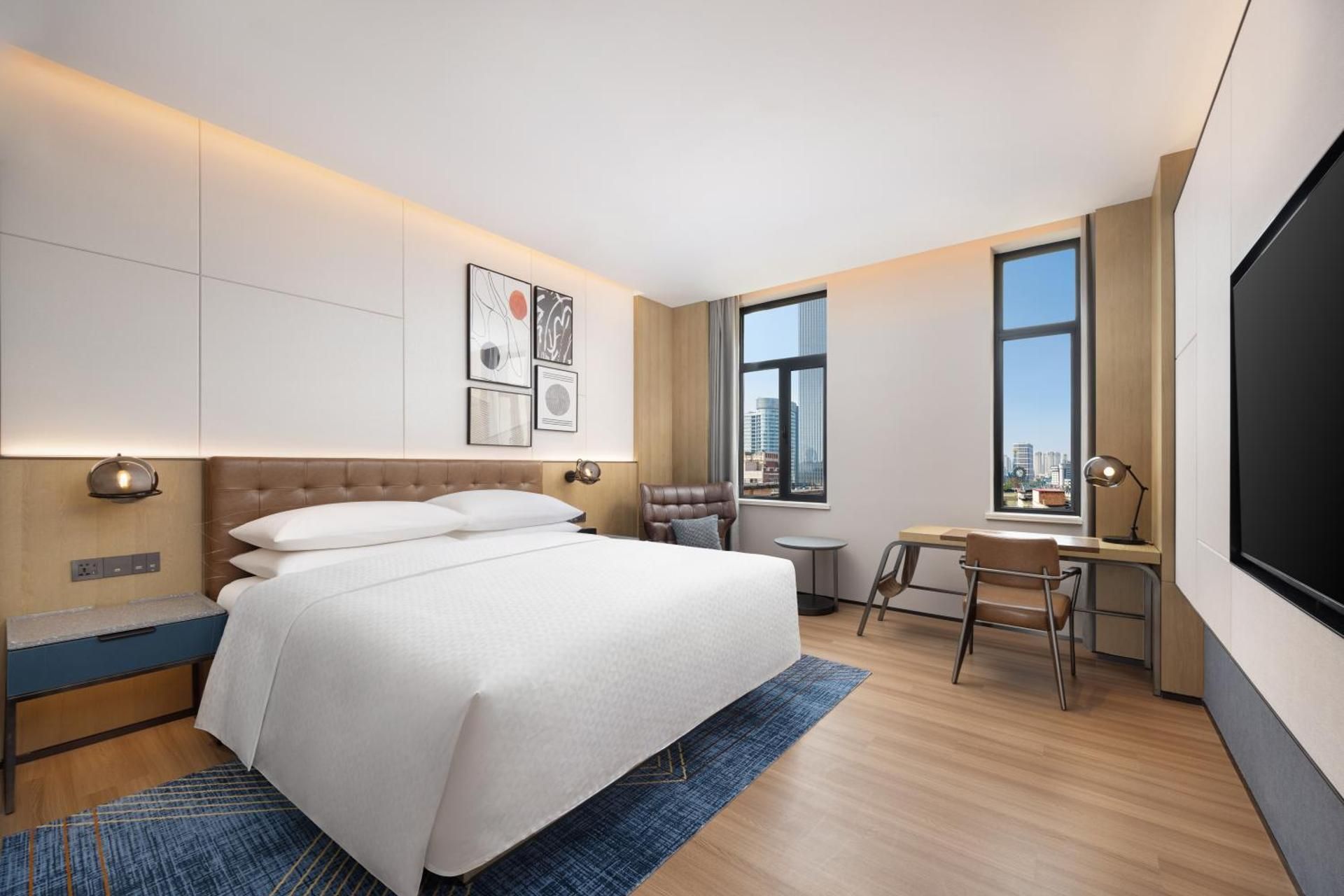 Comfort King Room with City View