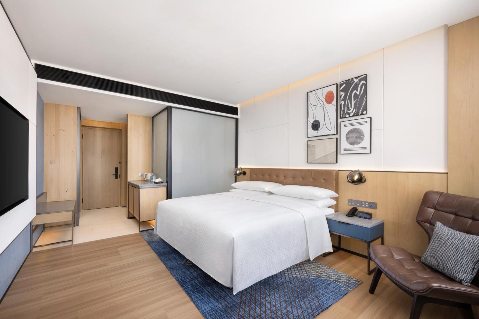 Comfort King Room with City View