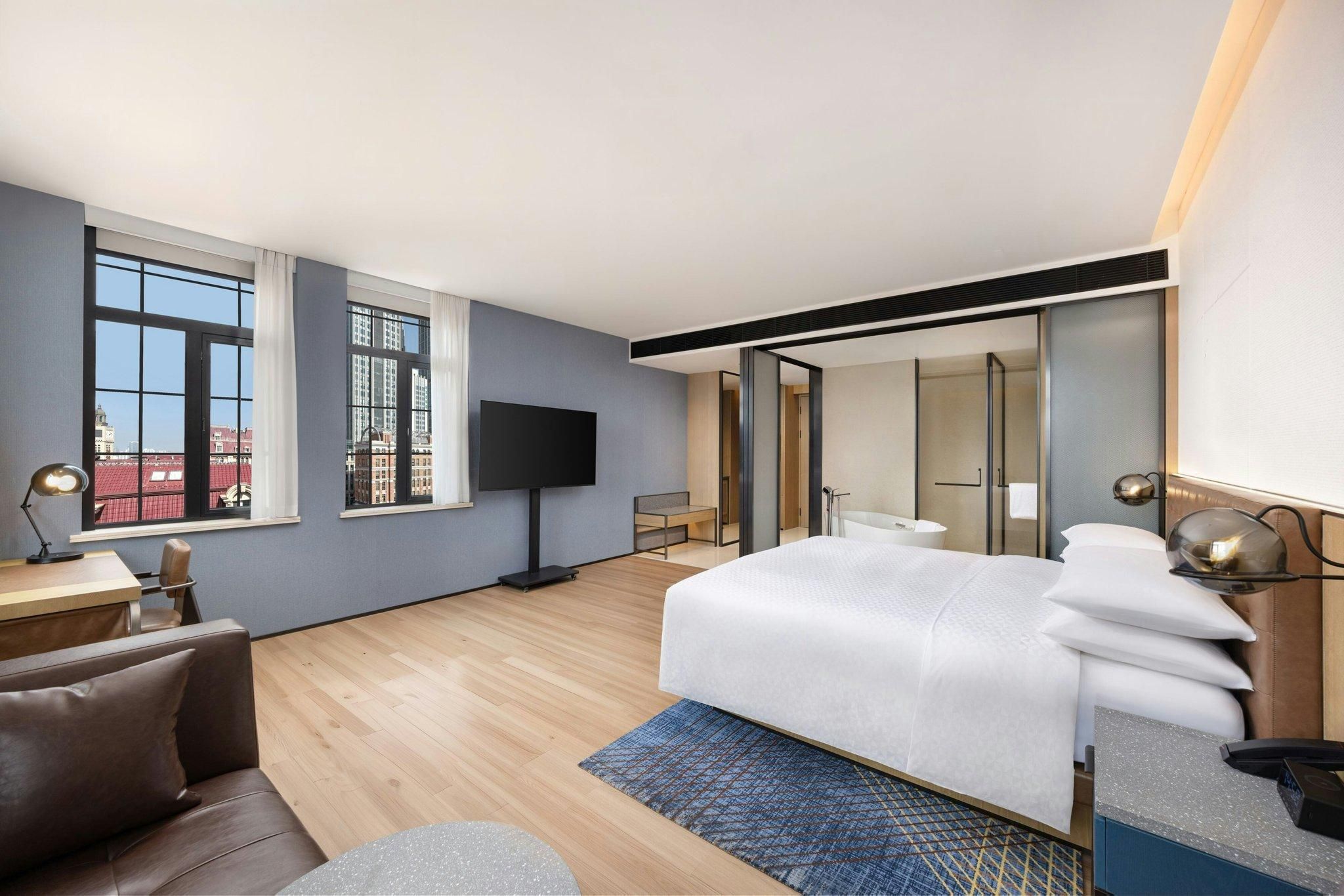 Premier Room, Larger Studio, 1 King, Partial river view