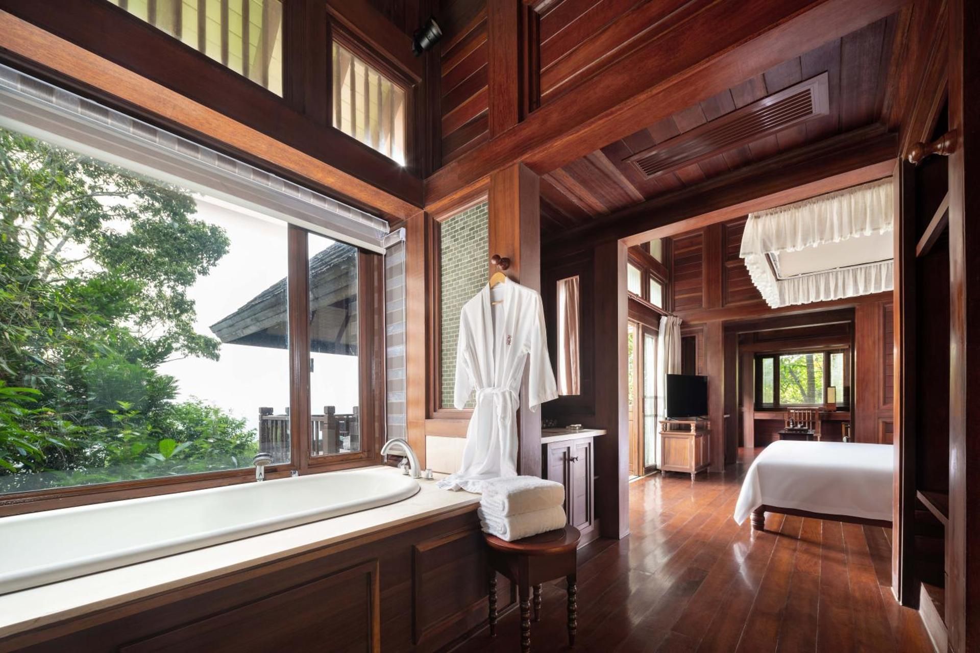 Triple Villa (Extra Large Bed + Sofa Bed) – with Oversized Gazebo