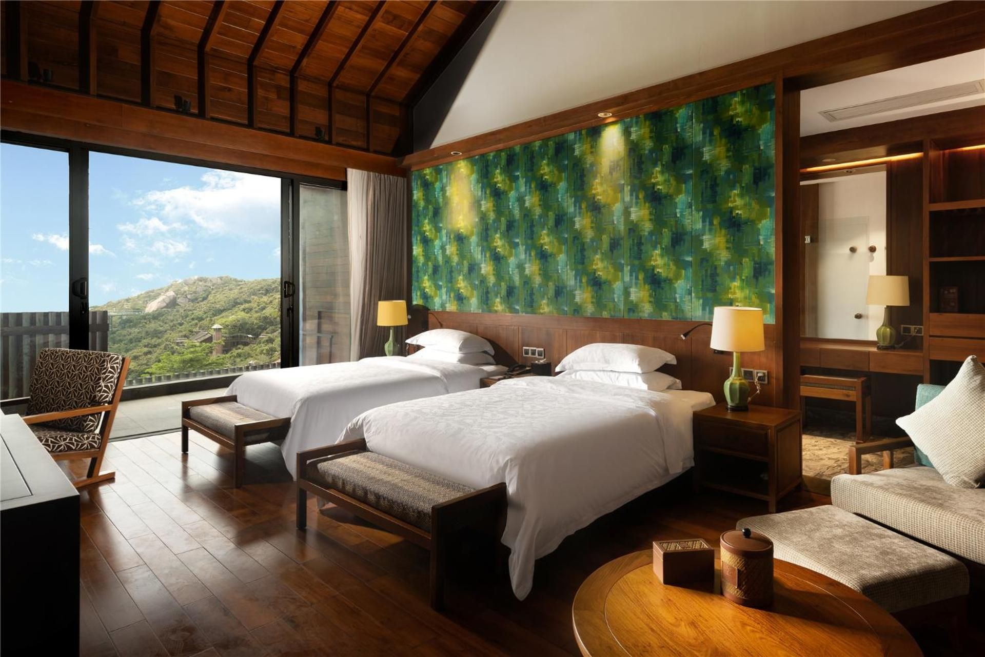 Yunpeng Sea View Twin Room