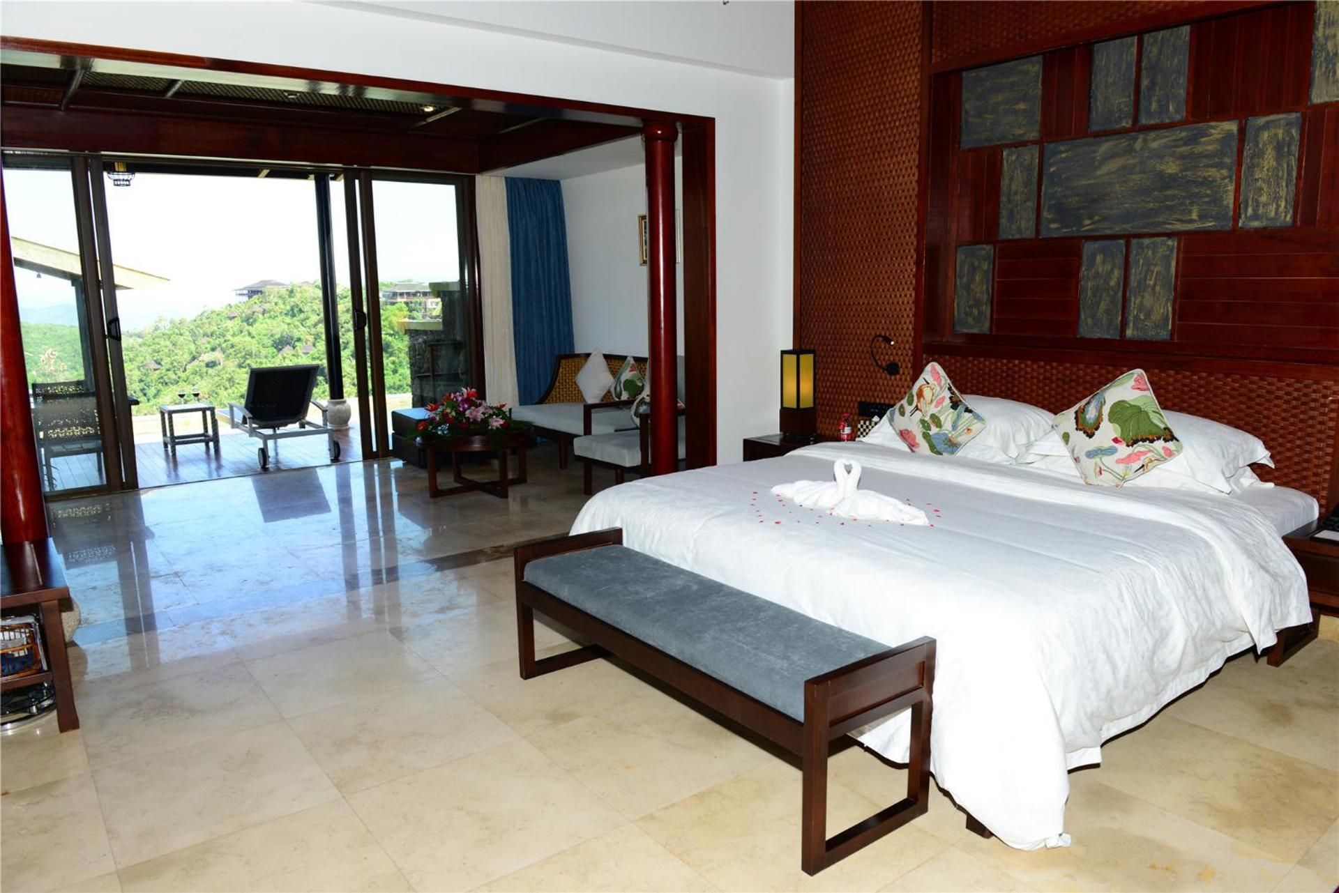 Queen Room with Pool View