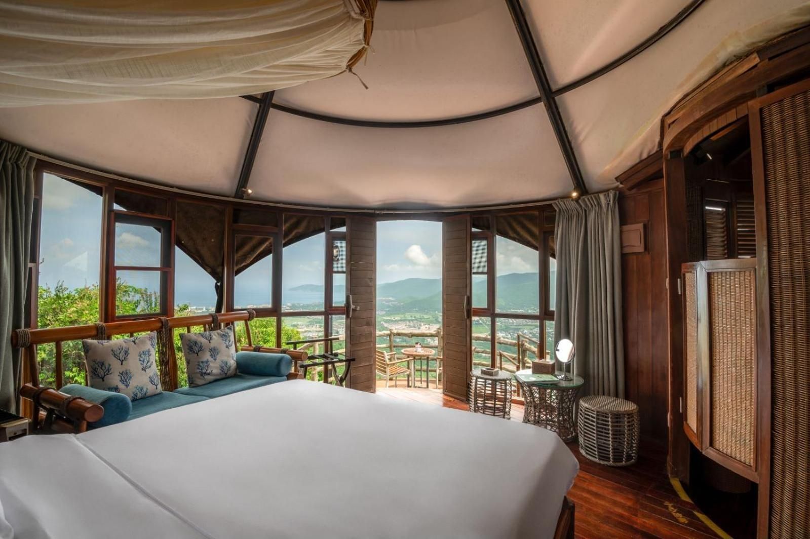 Wilderness-themed King Bed Villa