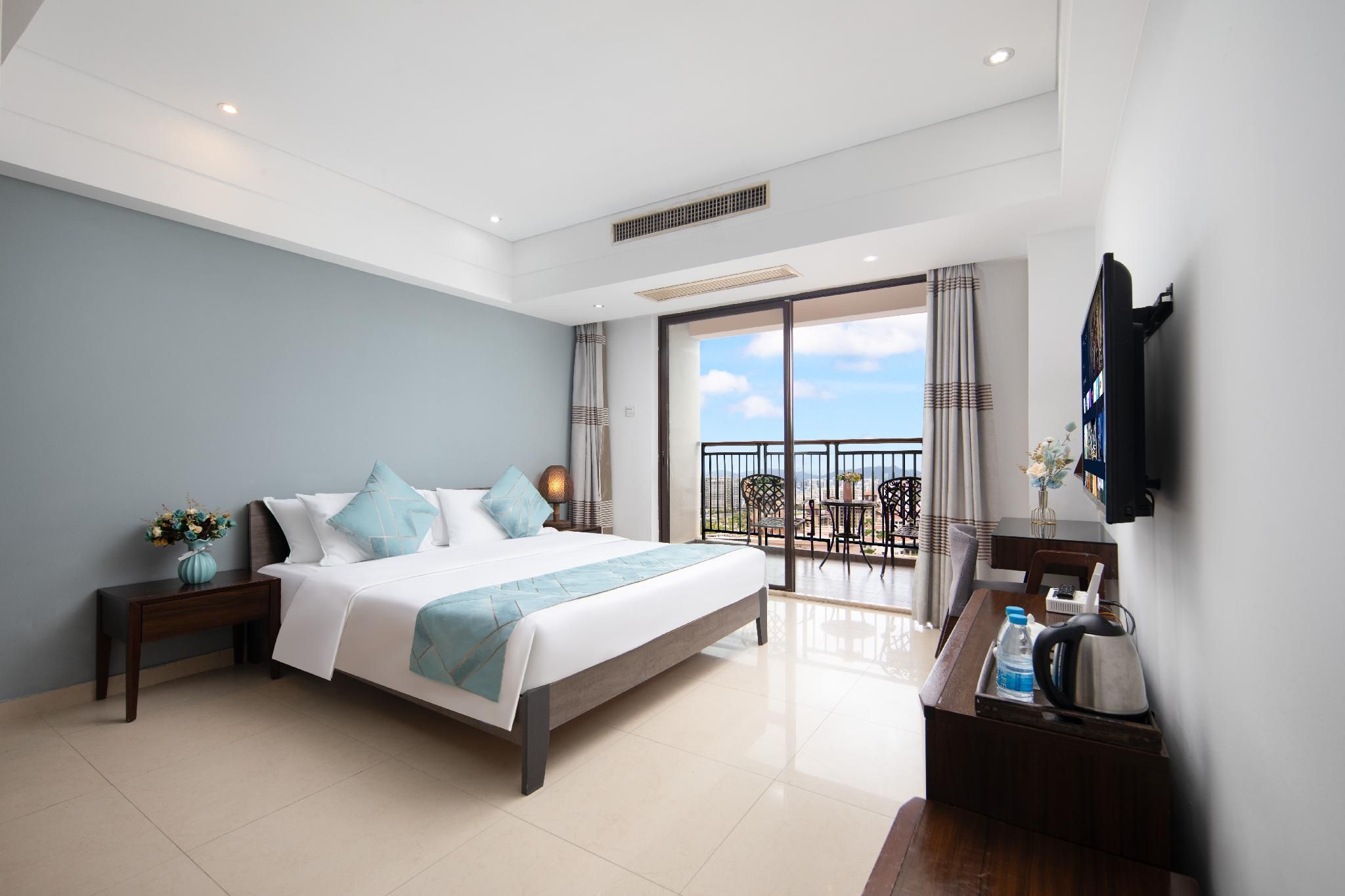 Mountain View Queen Room