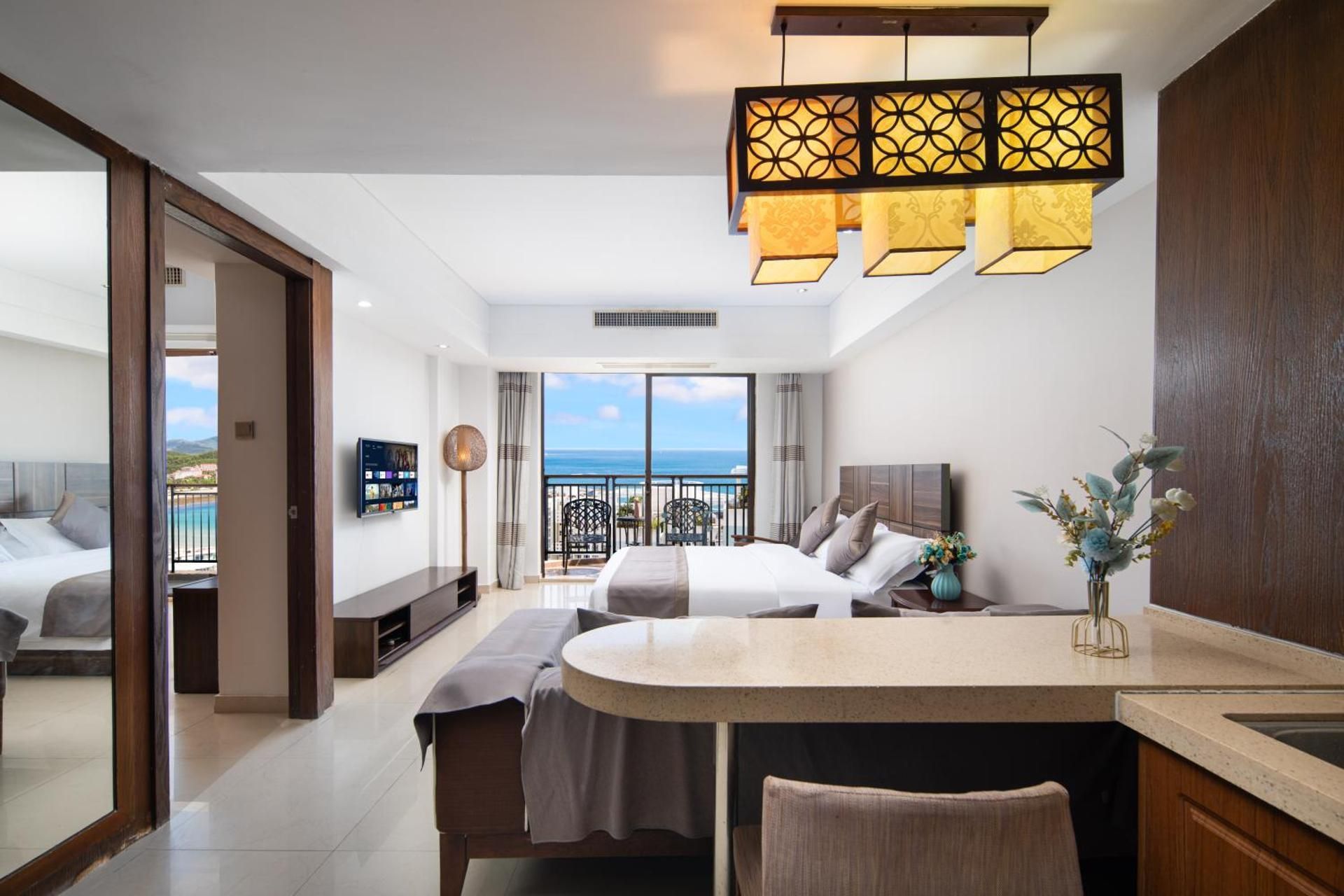 Deluxe Suite with Sea View