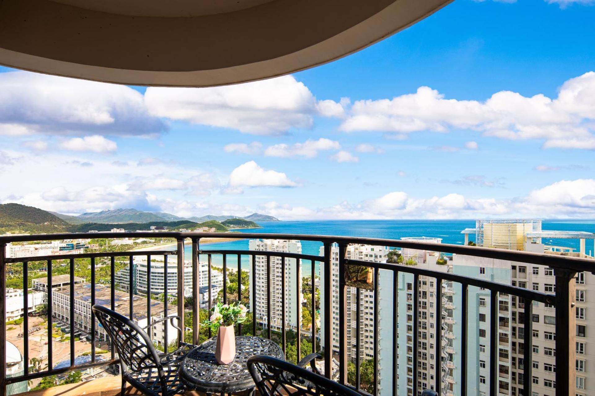 Deluxe Suite with Sea View