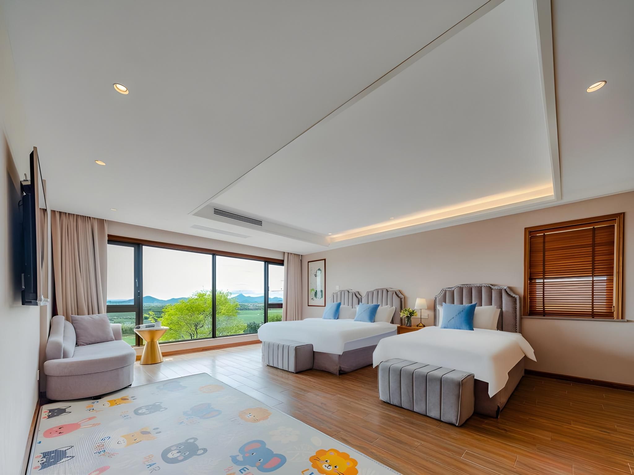 Twin Room with Bath and Toilet