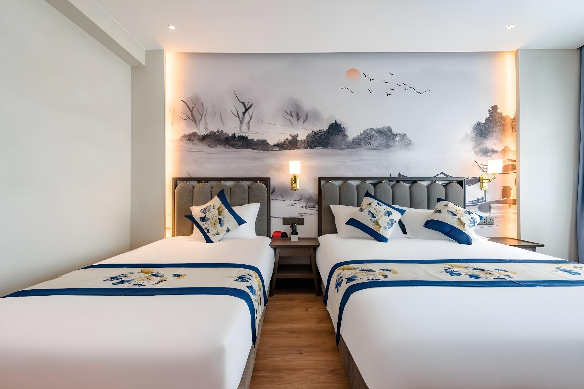 Twin Room with 1 Semi-Double Bed and 1 Single Bed