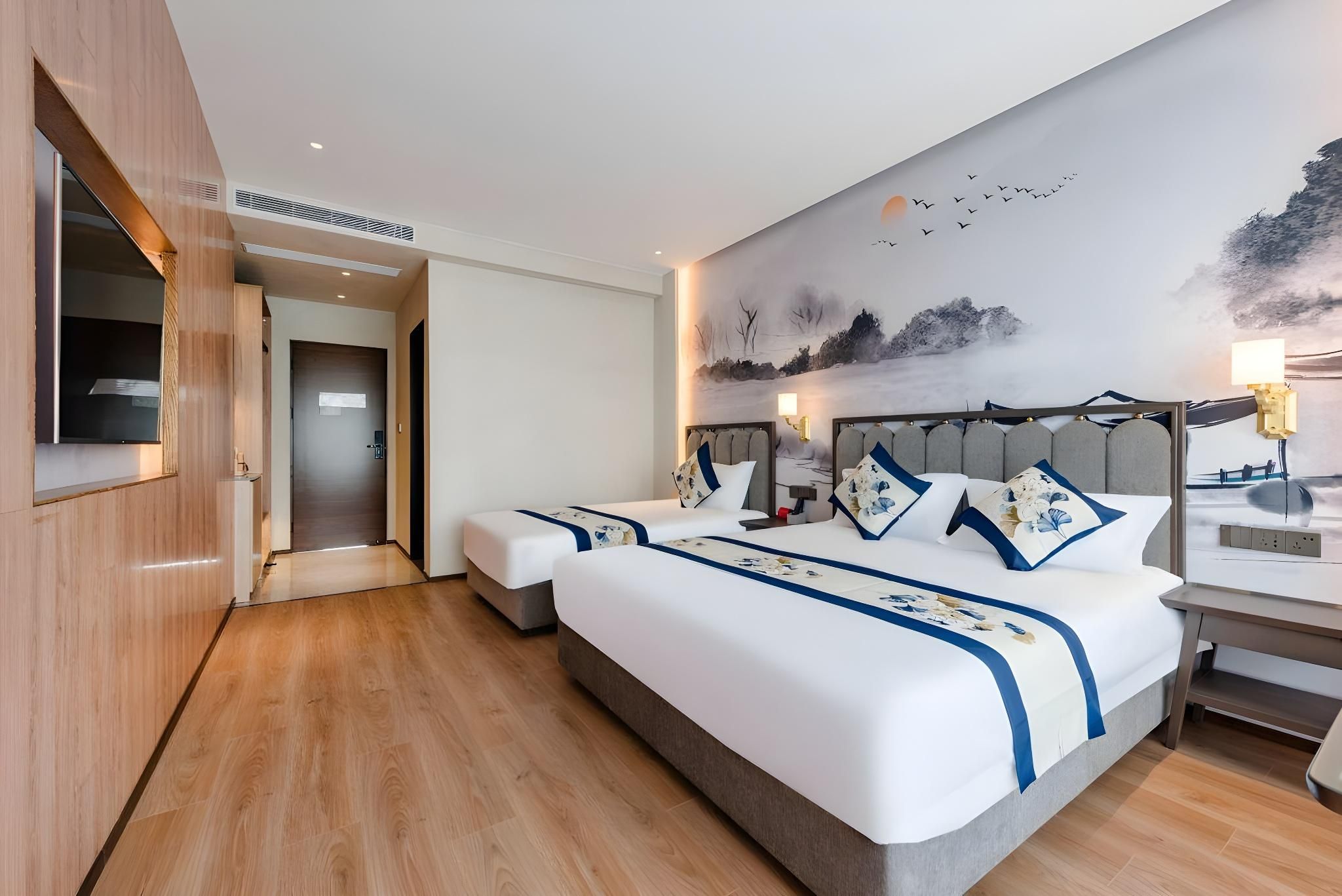 Twin Room with 1 Semi-Double Bed and 1 Single Bed