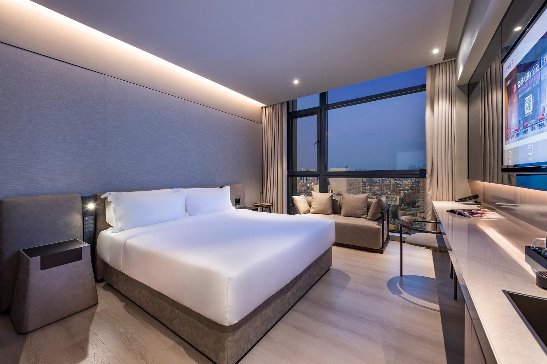 Deluxe Room Queen