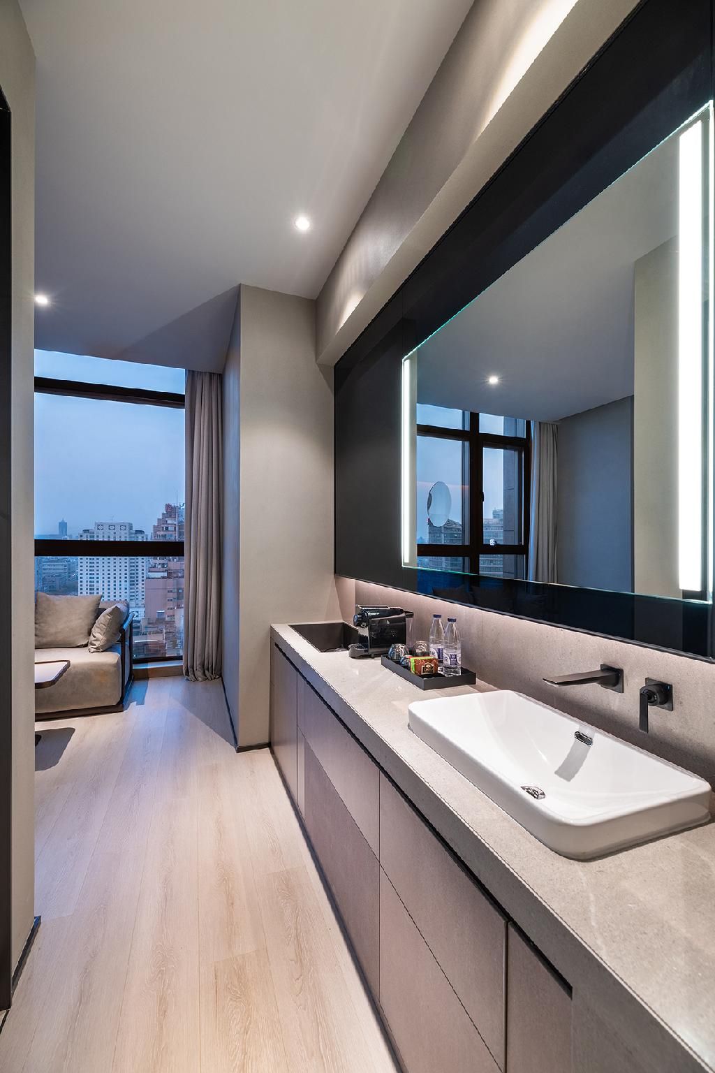 Excutive Queen, City View