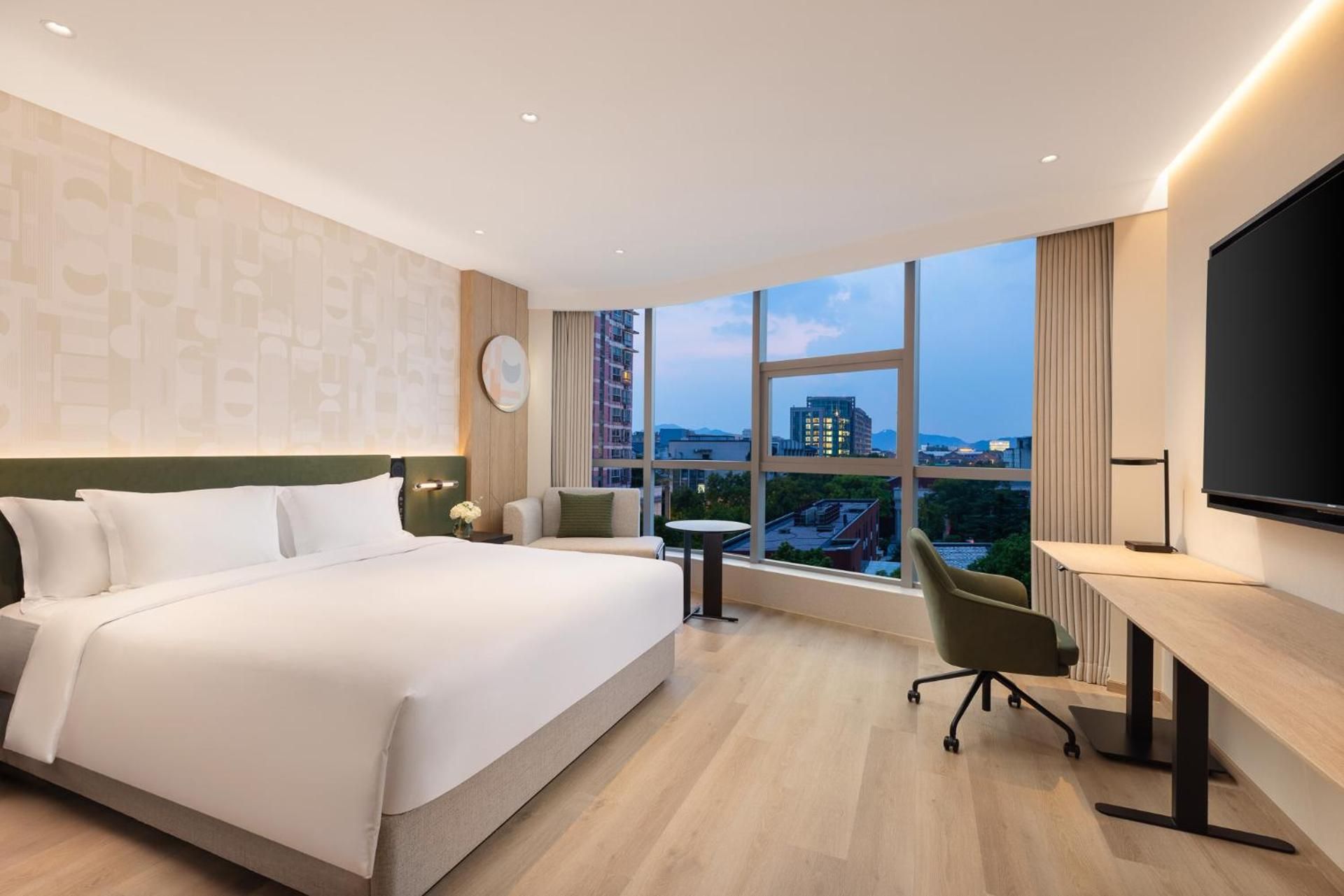 Standard King Room with City View
