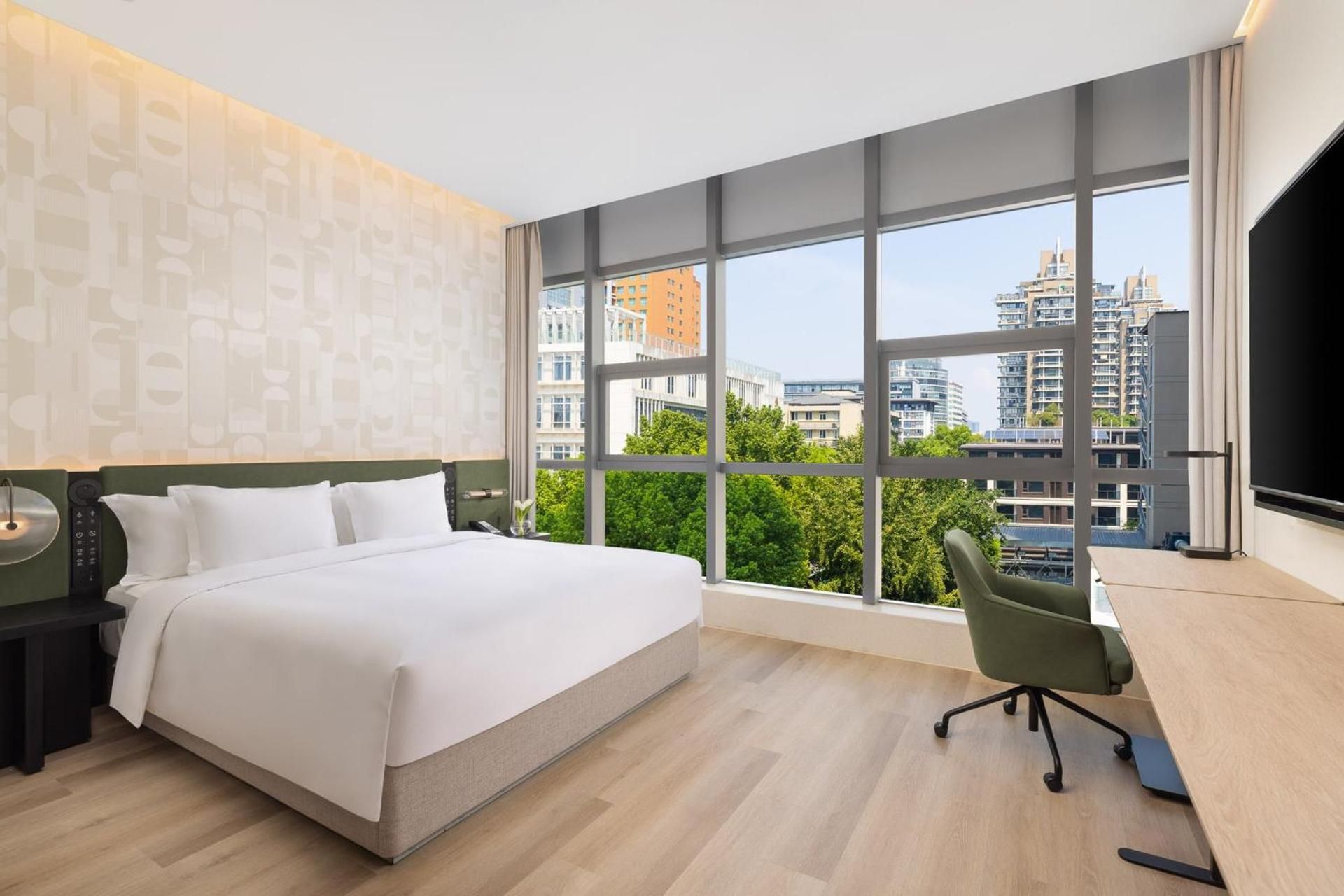 Premium King Room with City View