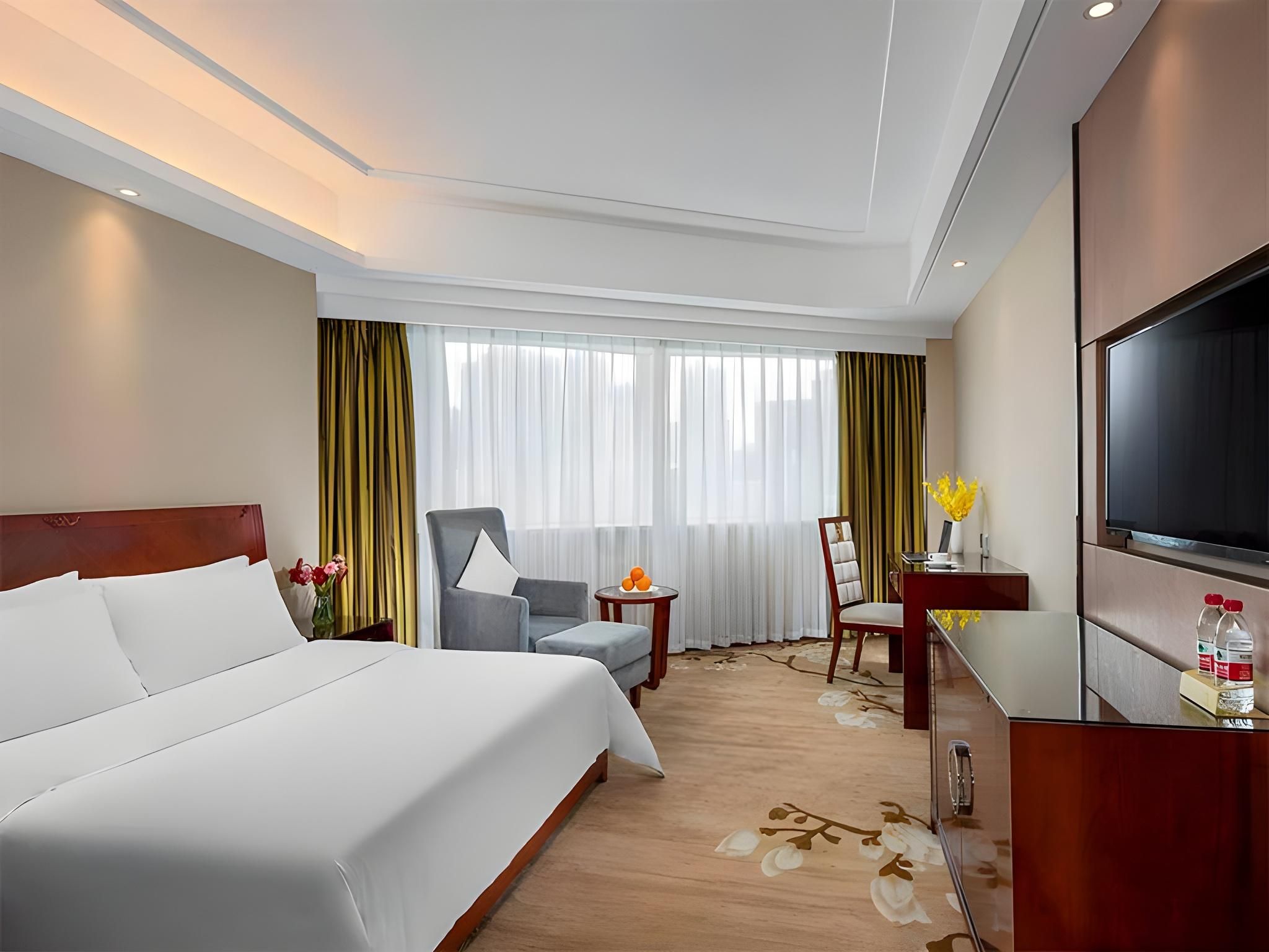 Deluxe Queen Room