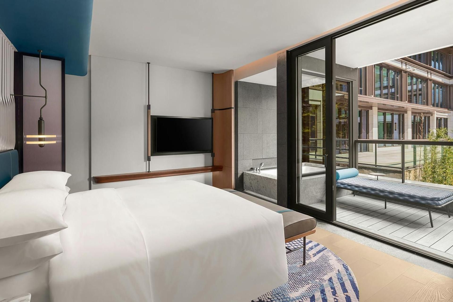 Renaissance King Suite with Garden View and Balcony