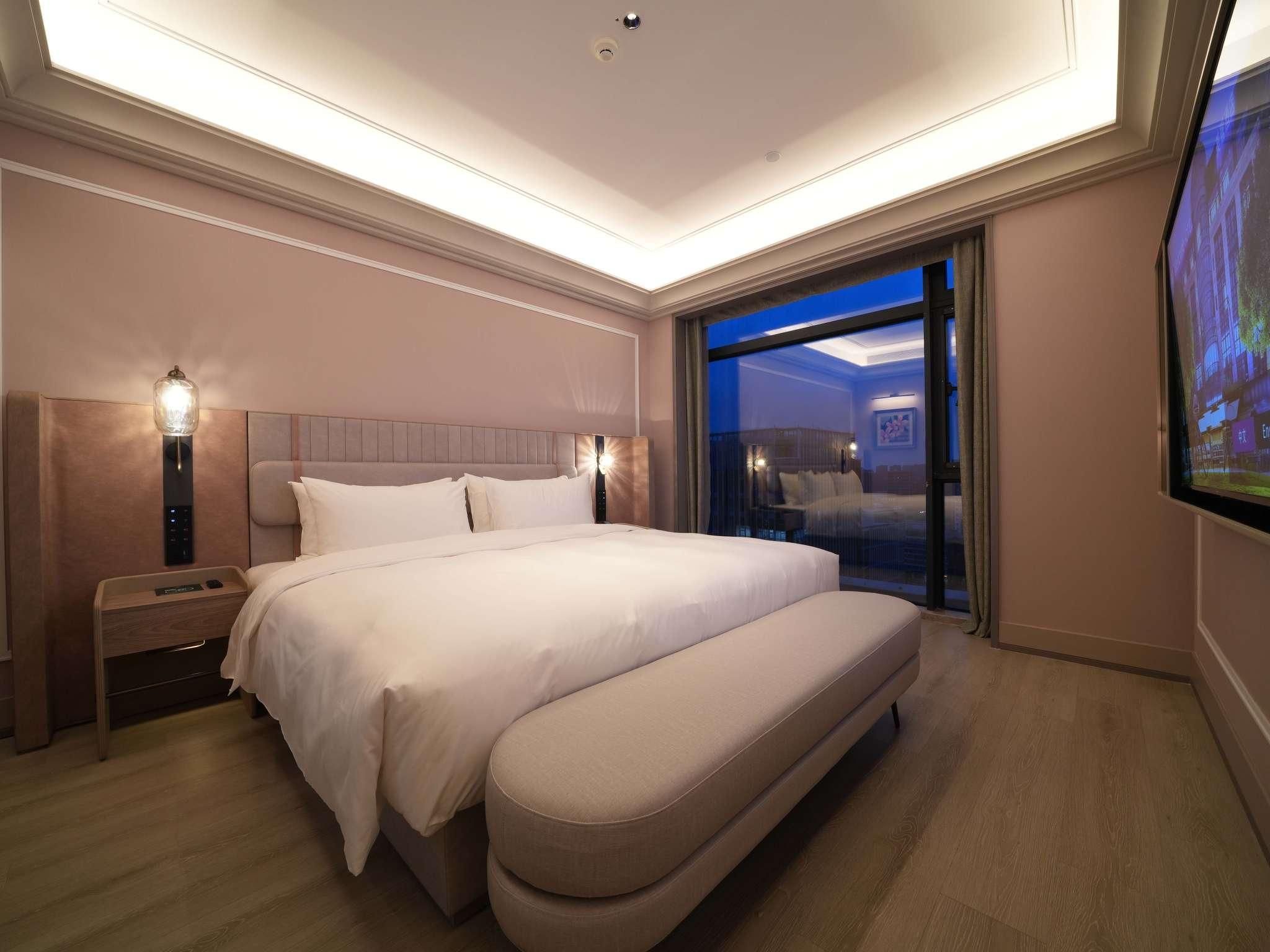 Superior Room -1 kingsize bed