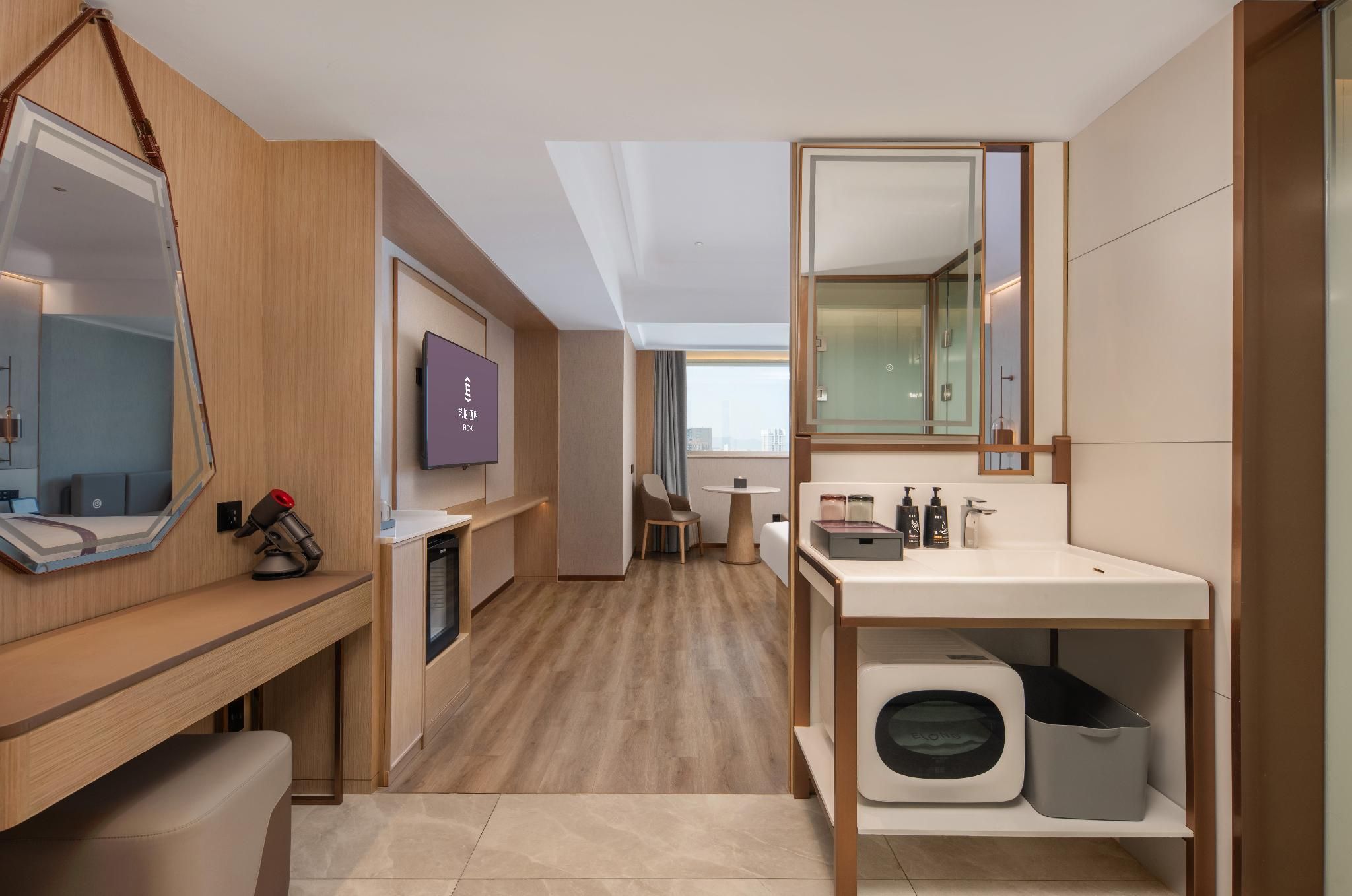 Dyson Executive Queen Room