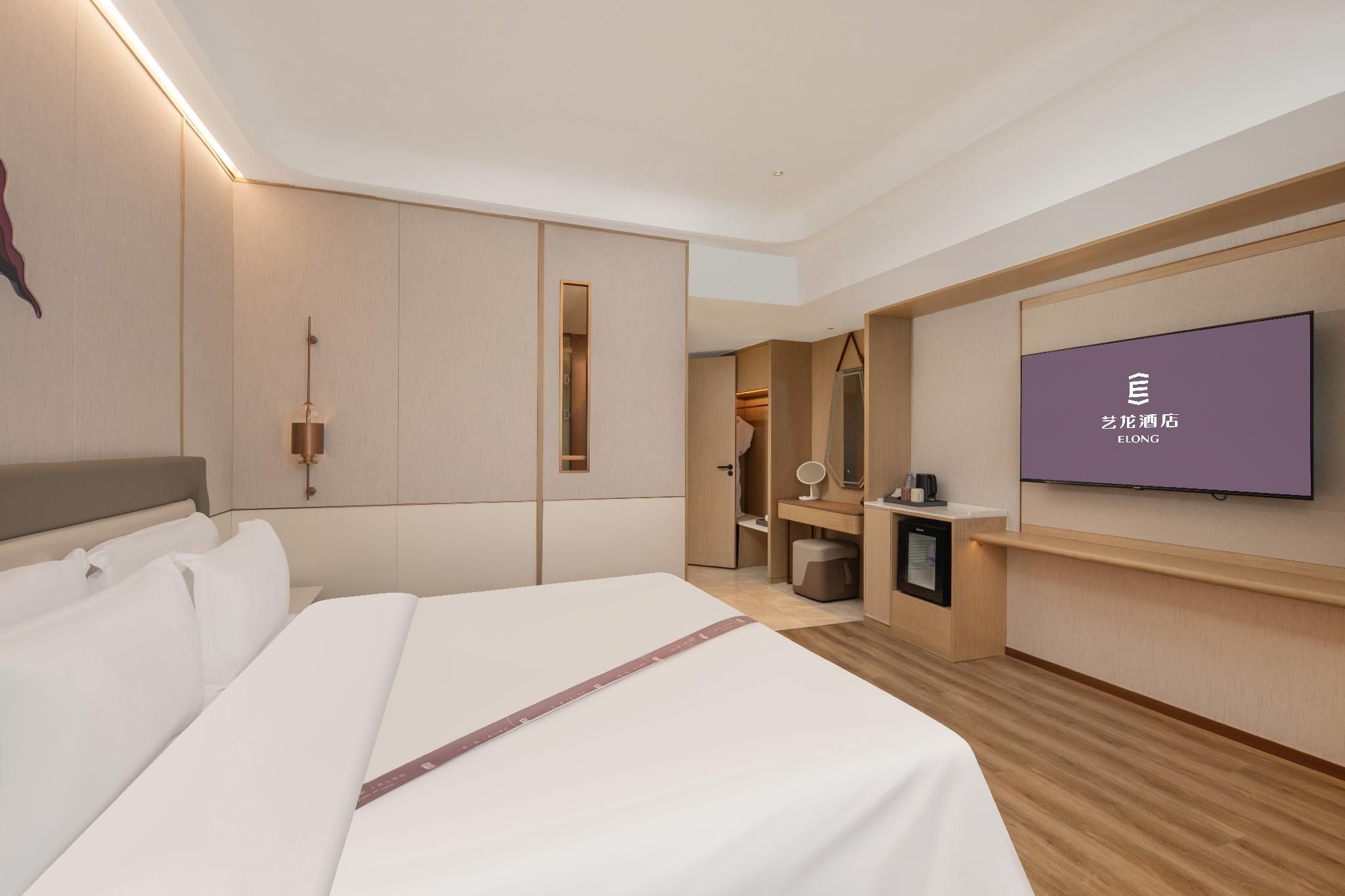 Dyson Executive Queen Room