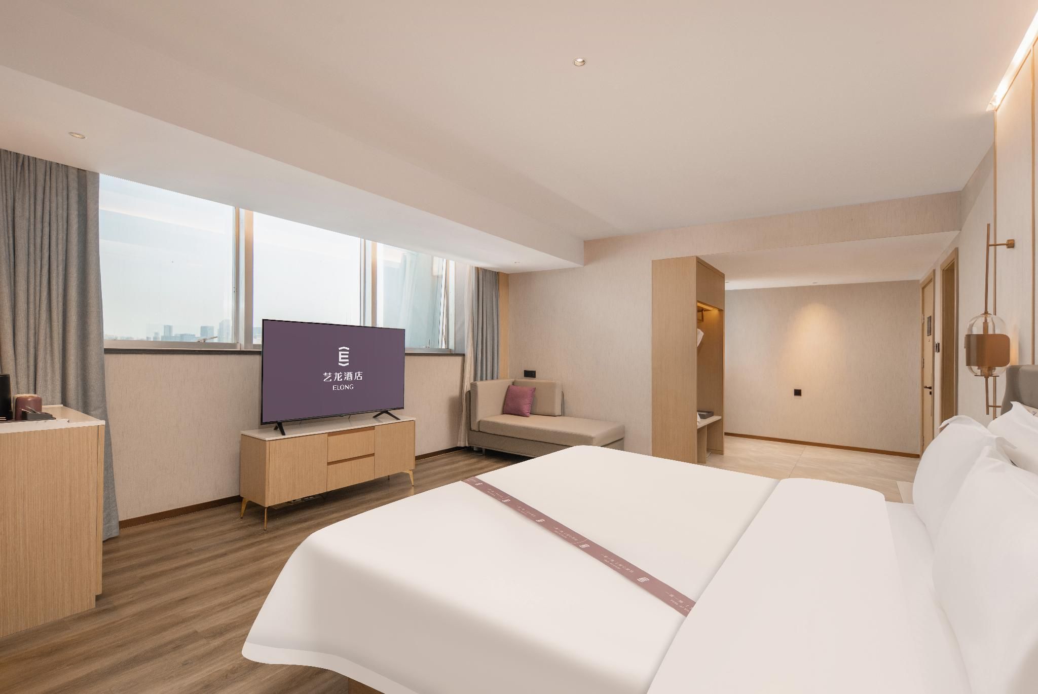 Executive King Room with Bathtub