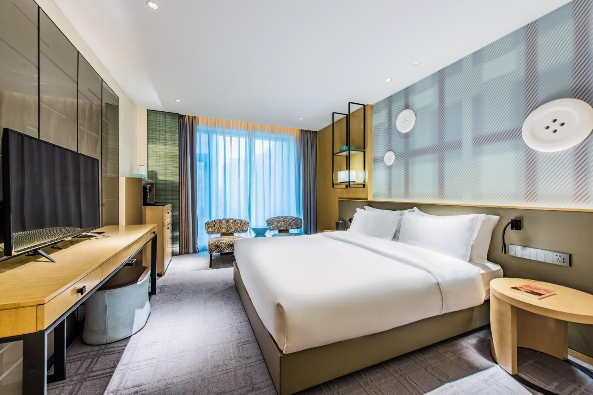 Deluxe Queen Room