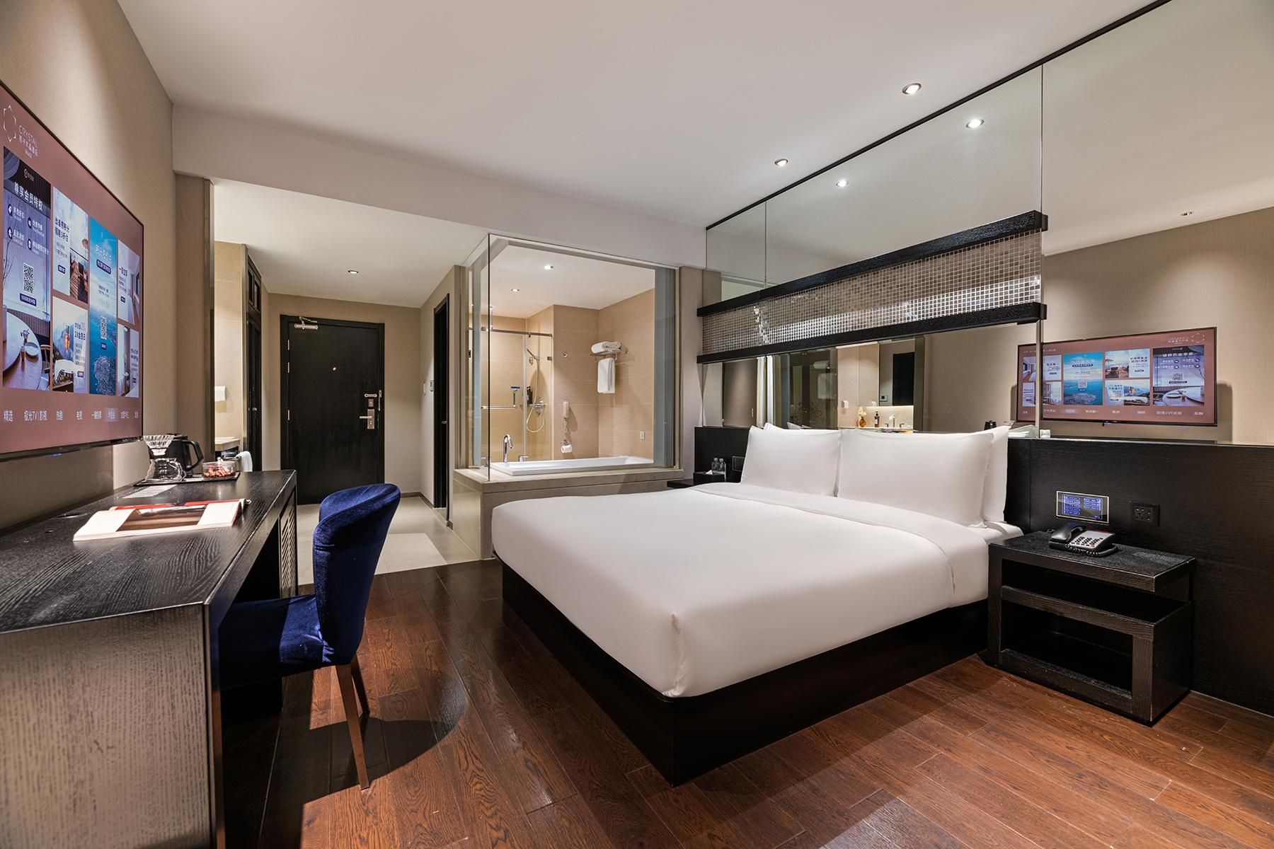 Deluxe Room Queen