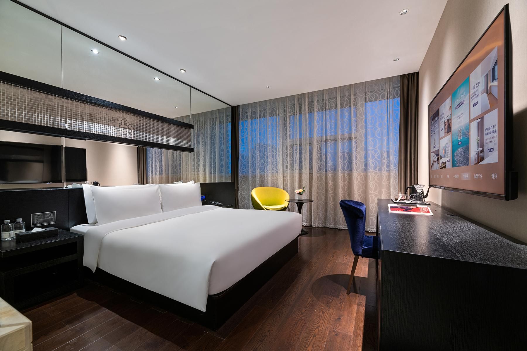 Business Queen Room with View