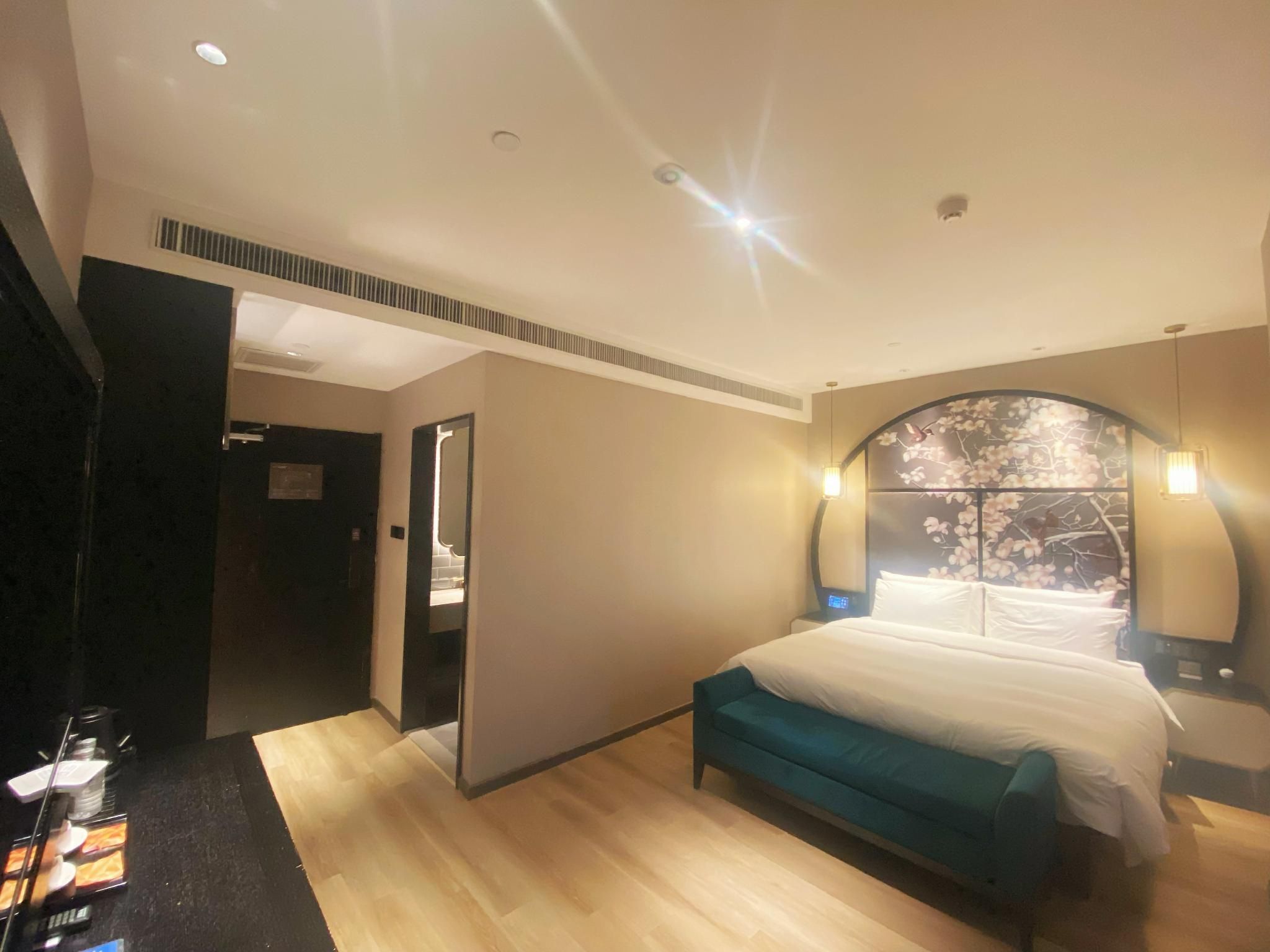 Hotel Queen Room