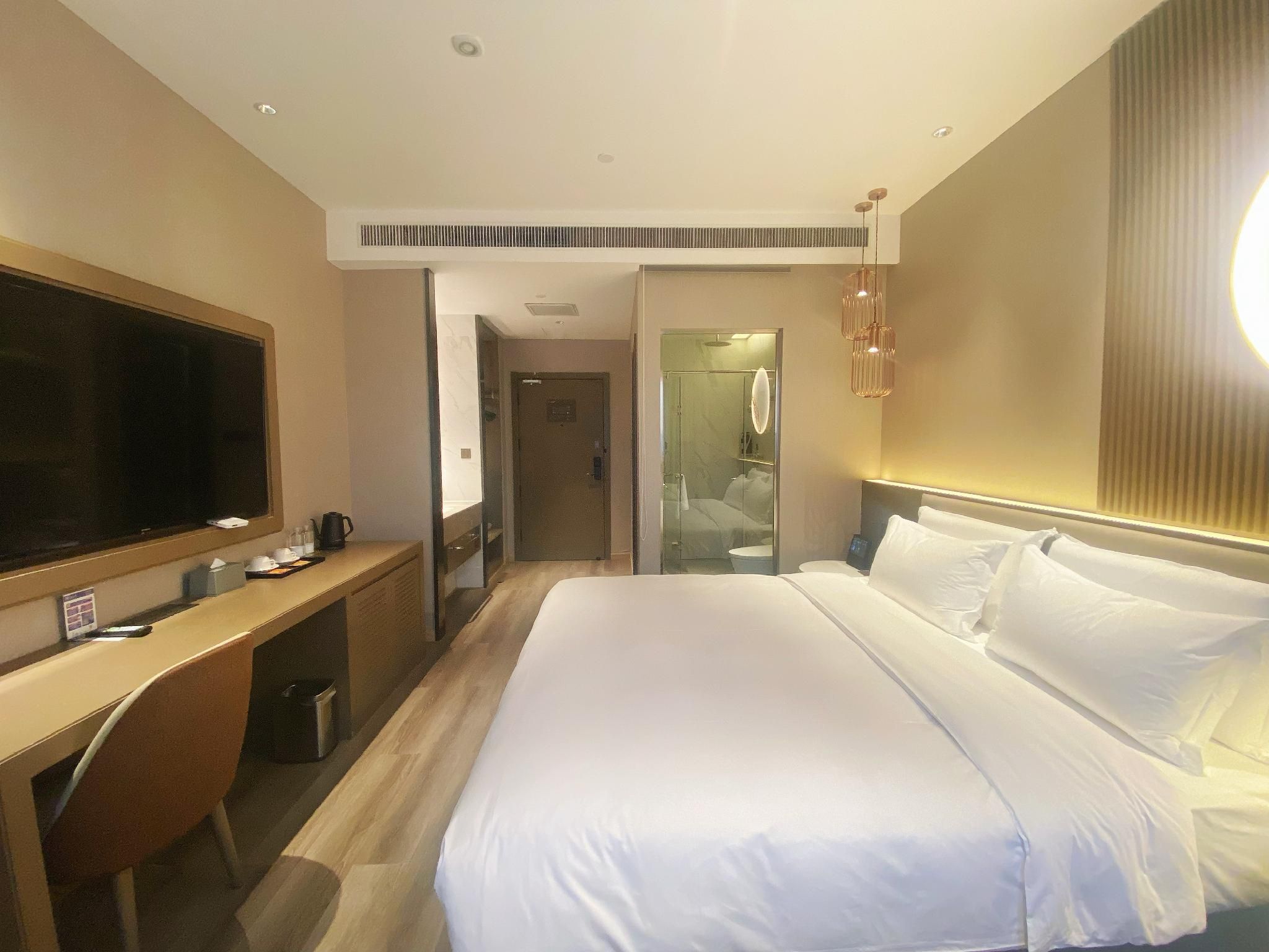 Deluxe Room Queen