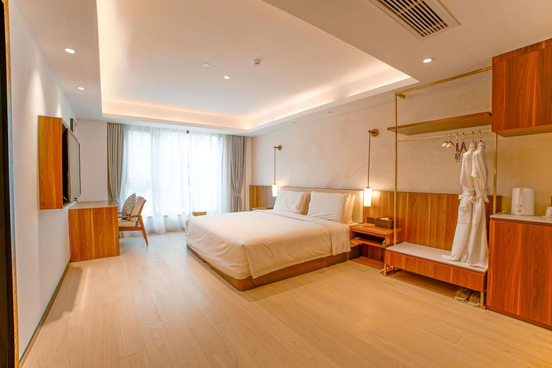 Double Room with Lake View