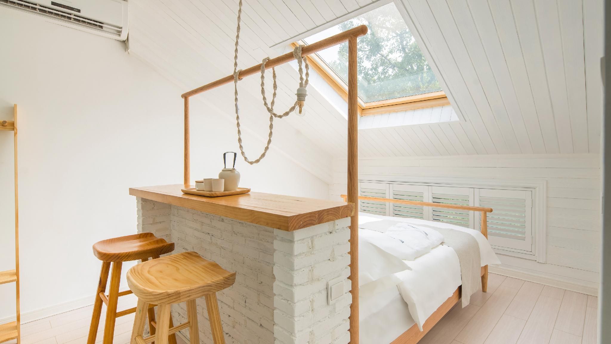 Huazhu - Room With Bed