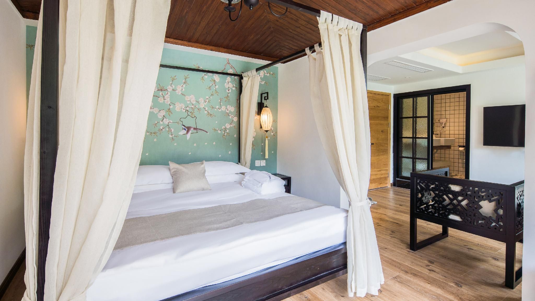 Queen Suite