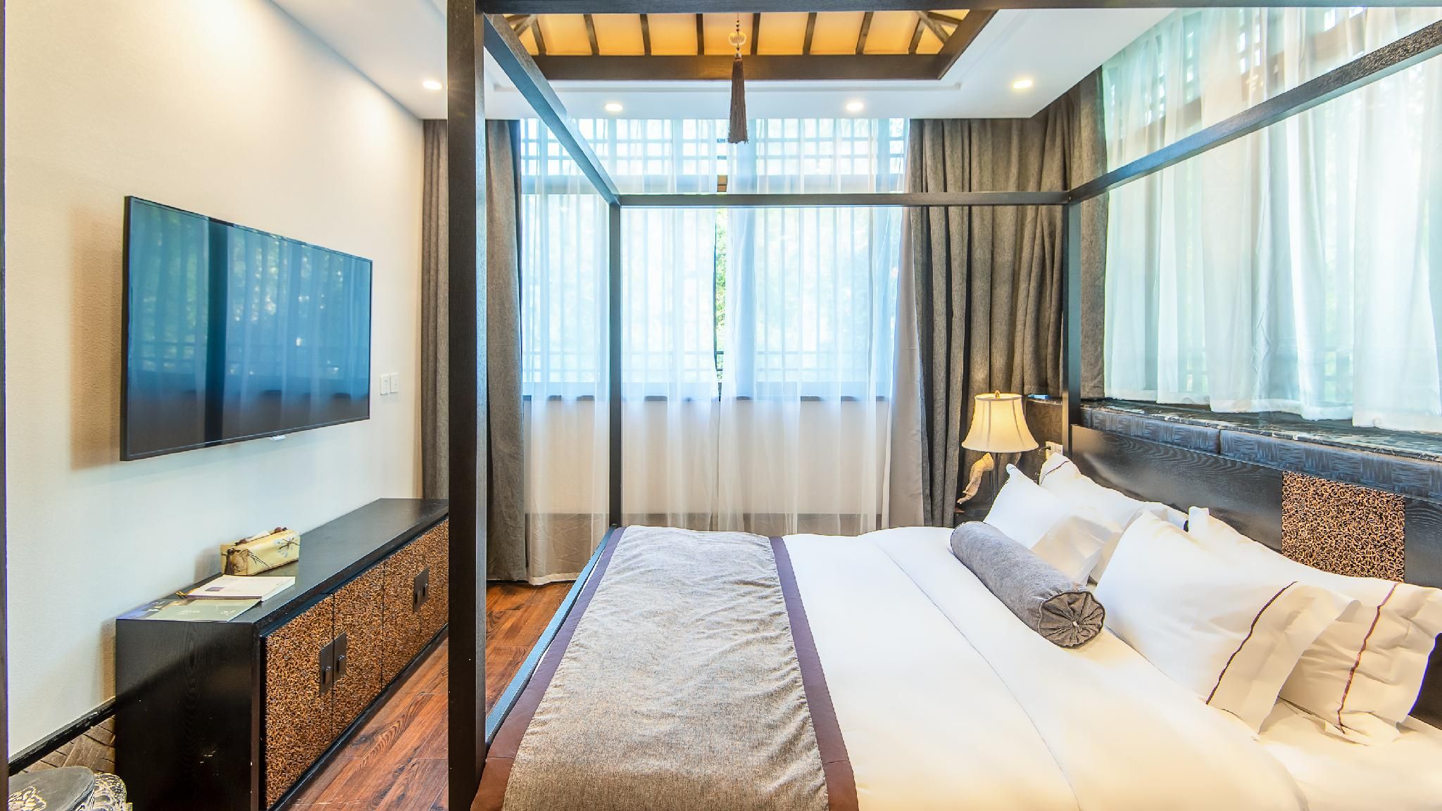 Queen Suite