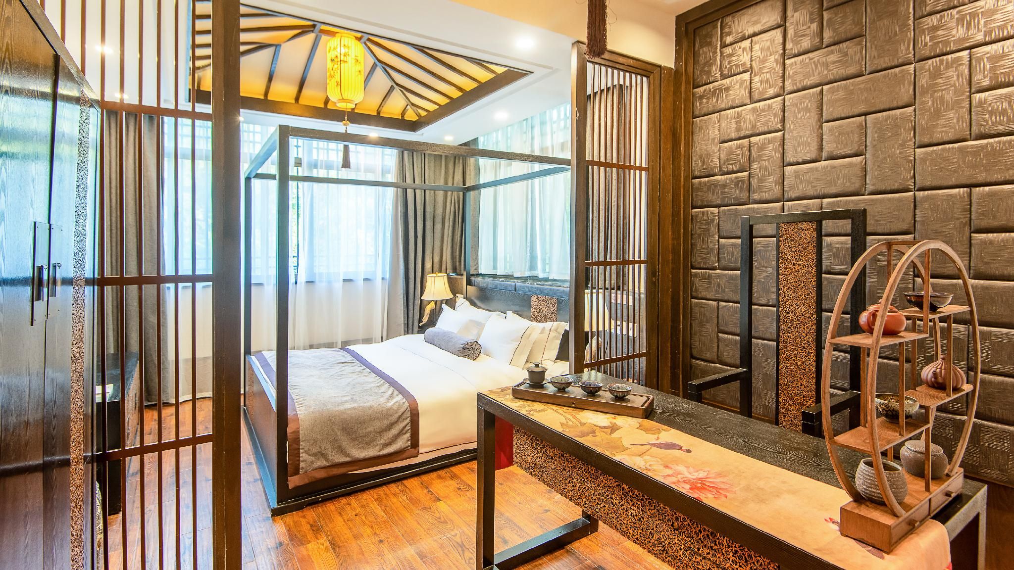 Queen Suite