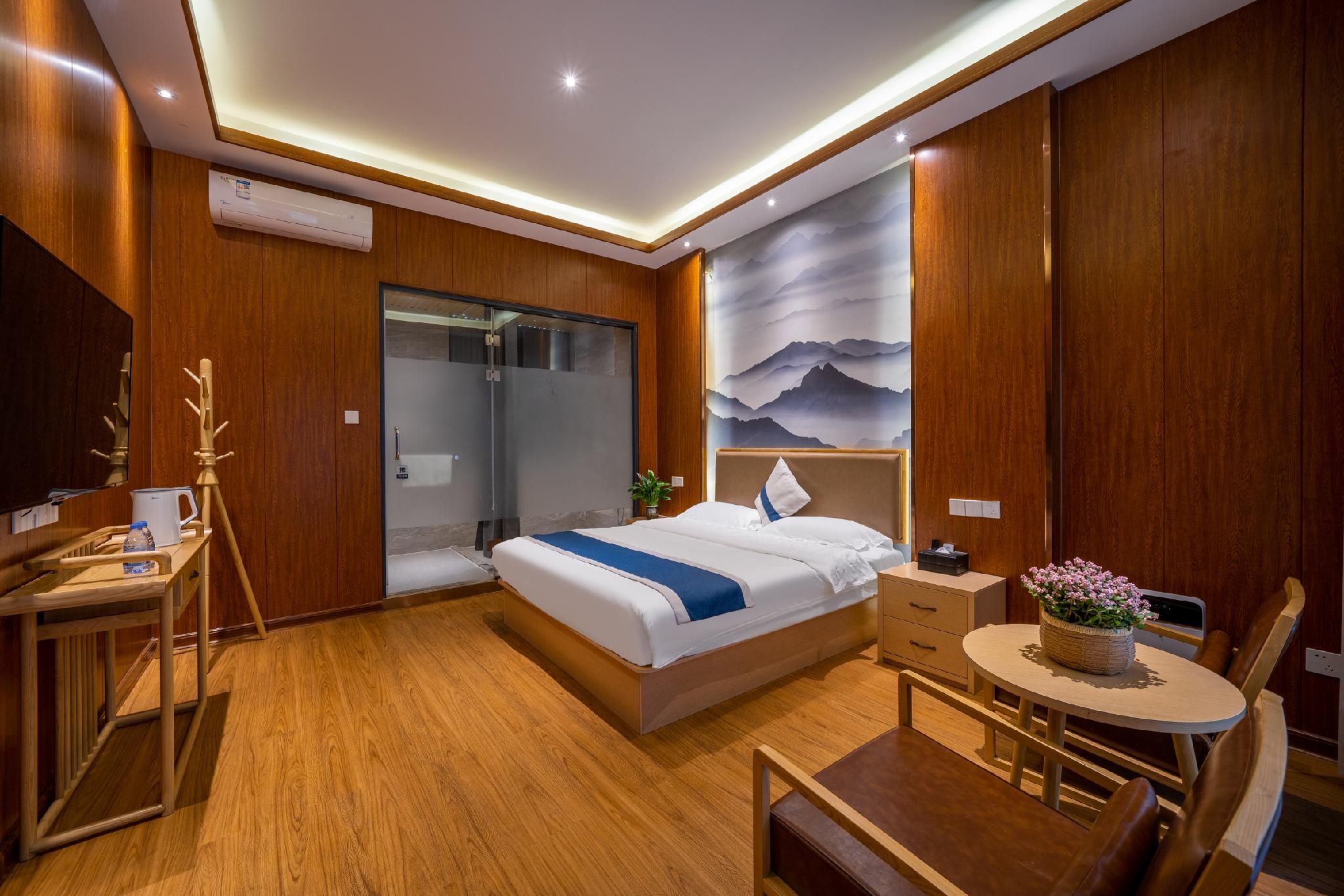Comfort Queen Room