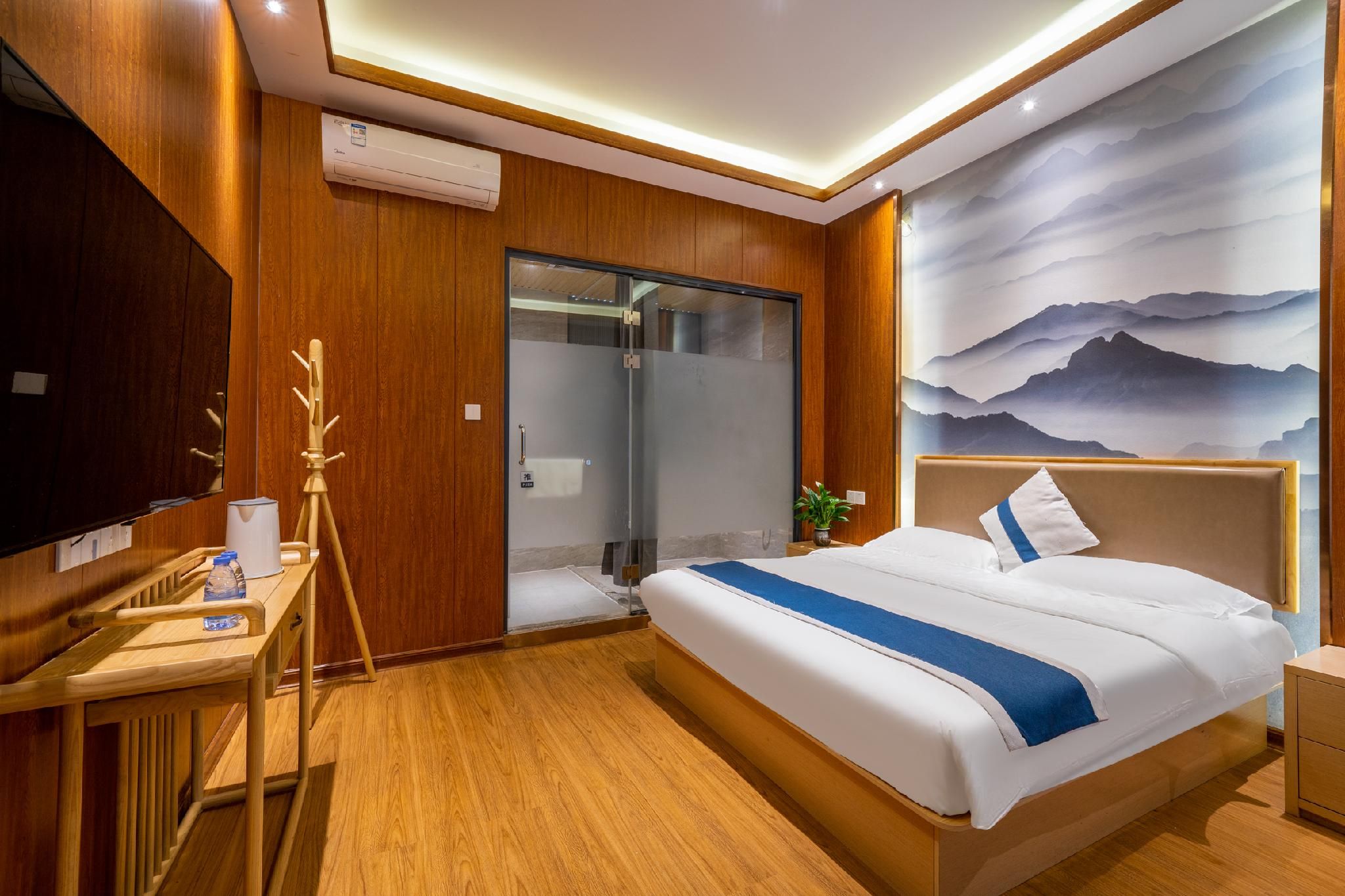 Comfort Queen Room