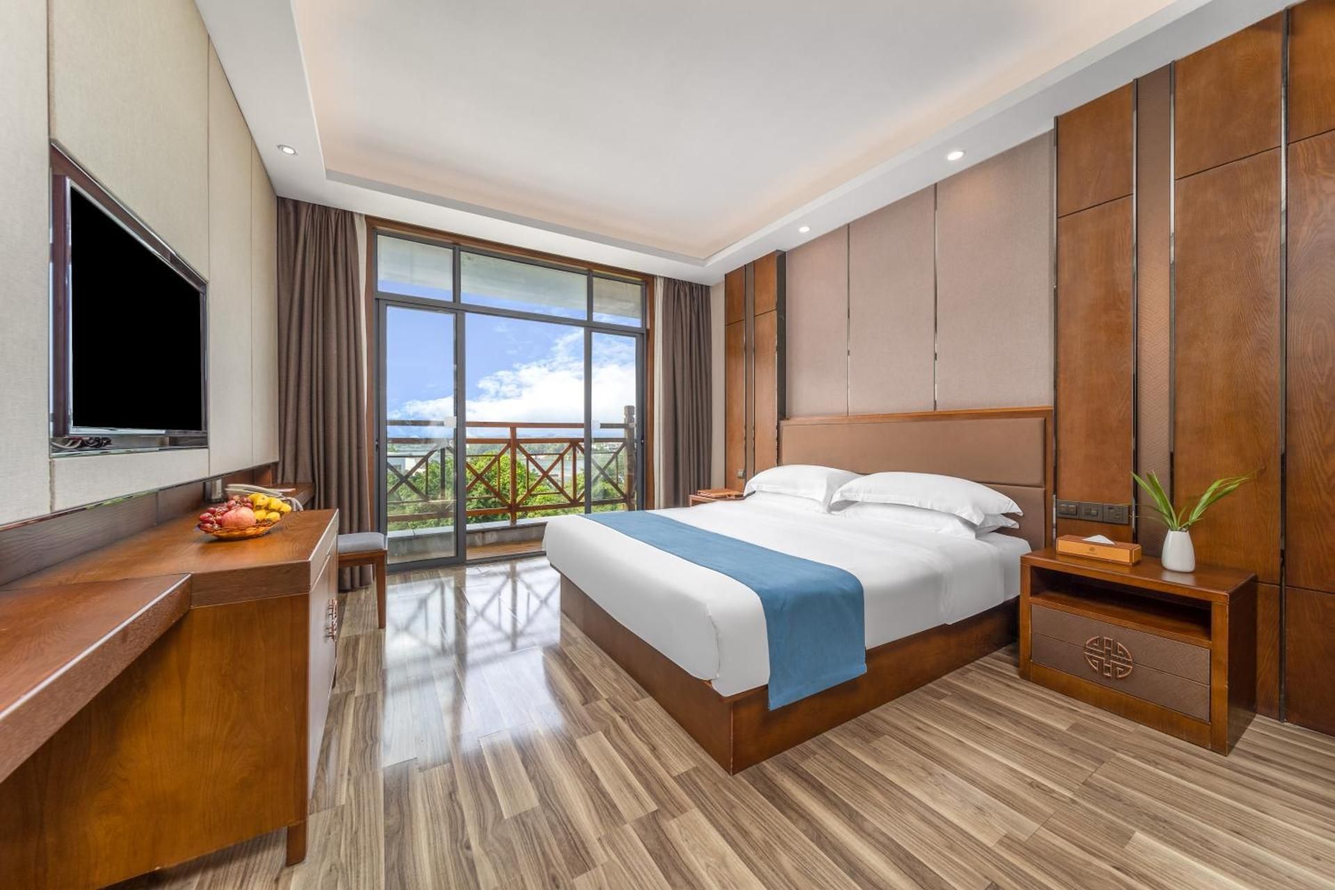 Standard Queen Room