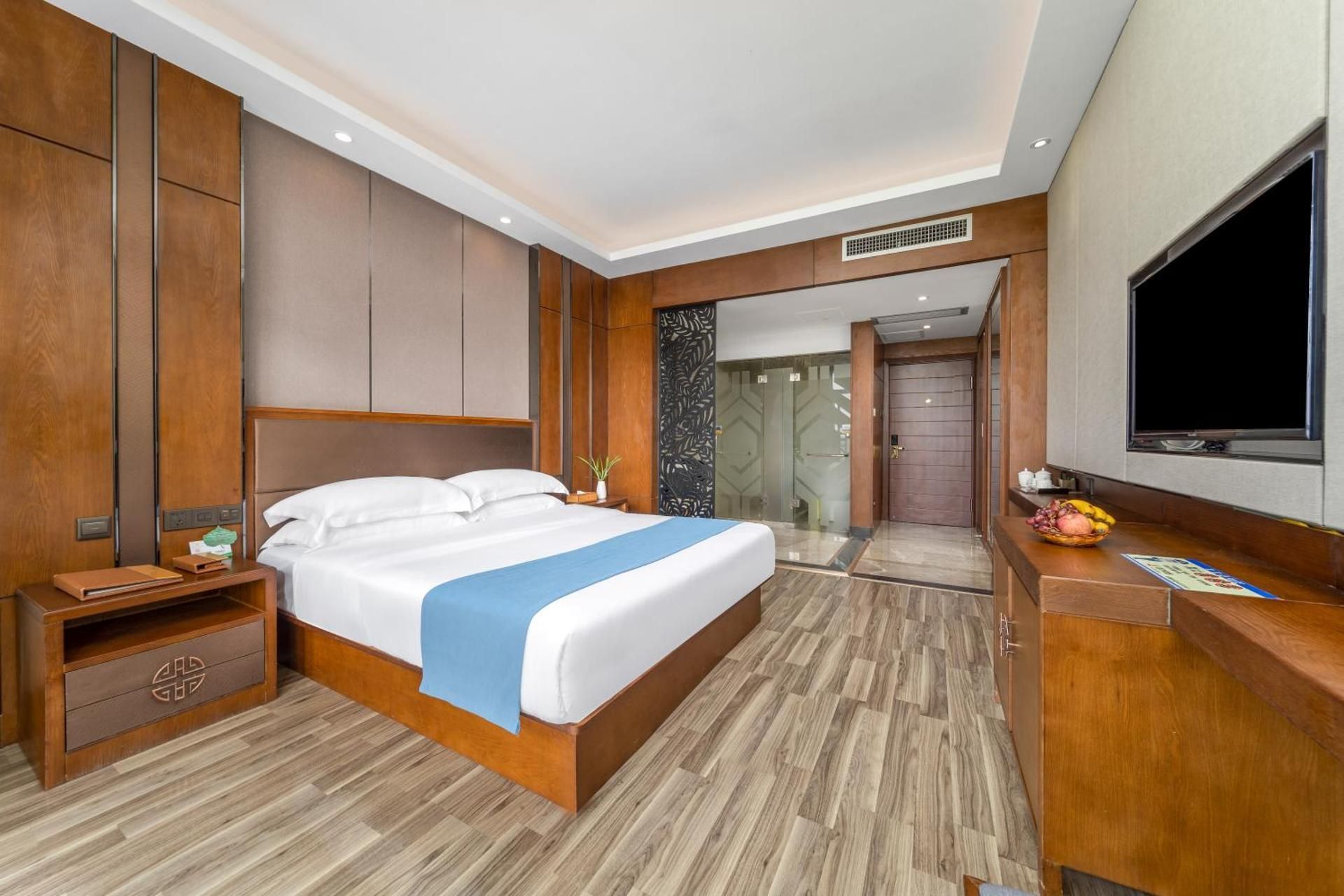 Standard Queen Room
