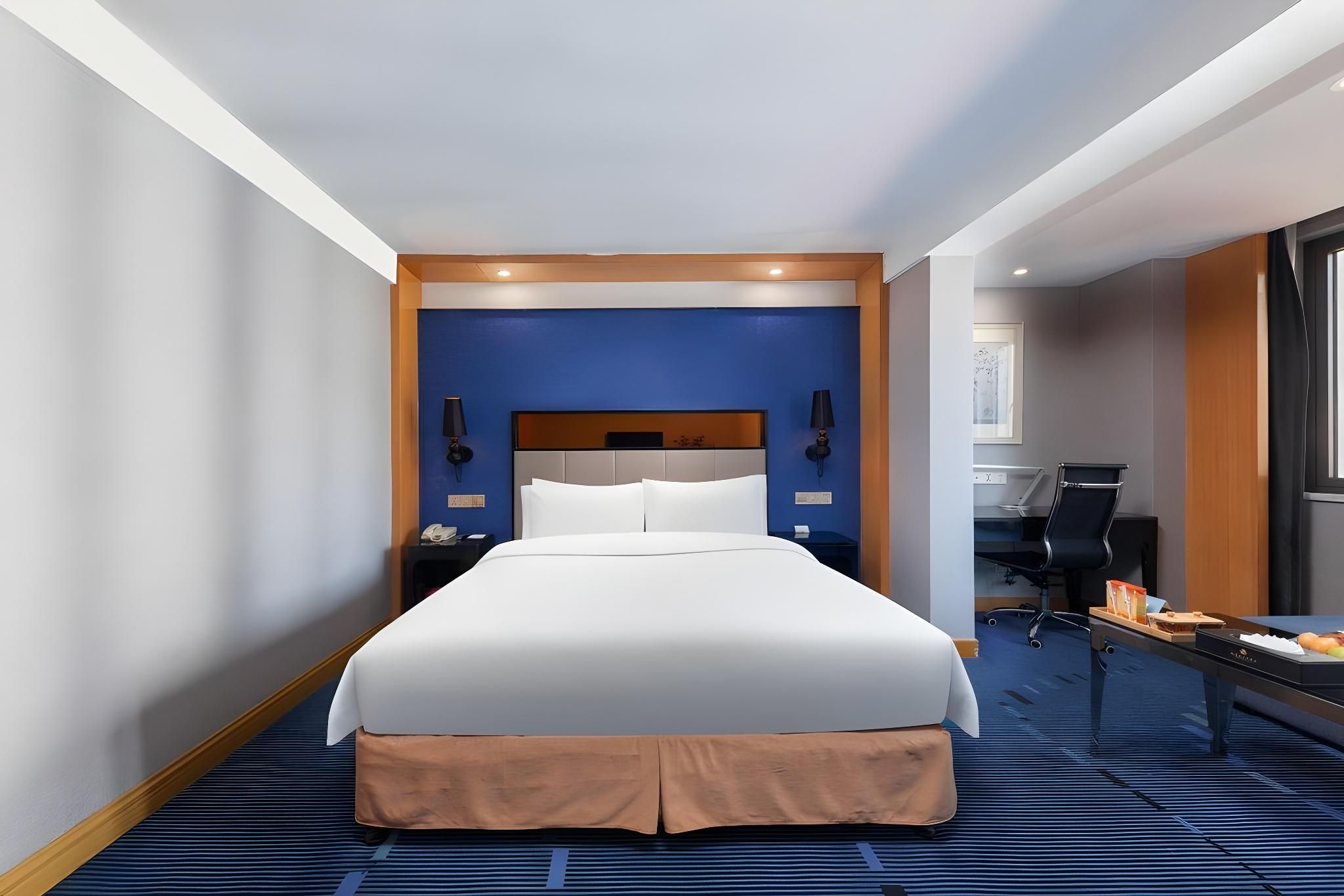 Exquisite Double Bed Room (with King Koil Mattress And Down Feather Sleeping Pillow)