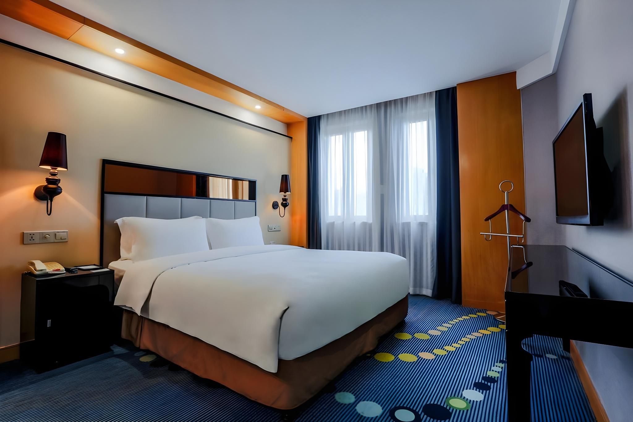 Exquisite Double Bed Room (with King Koil Mattress And Down Feather Sleeping Pillow)