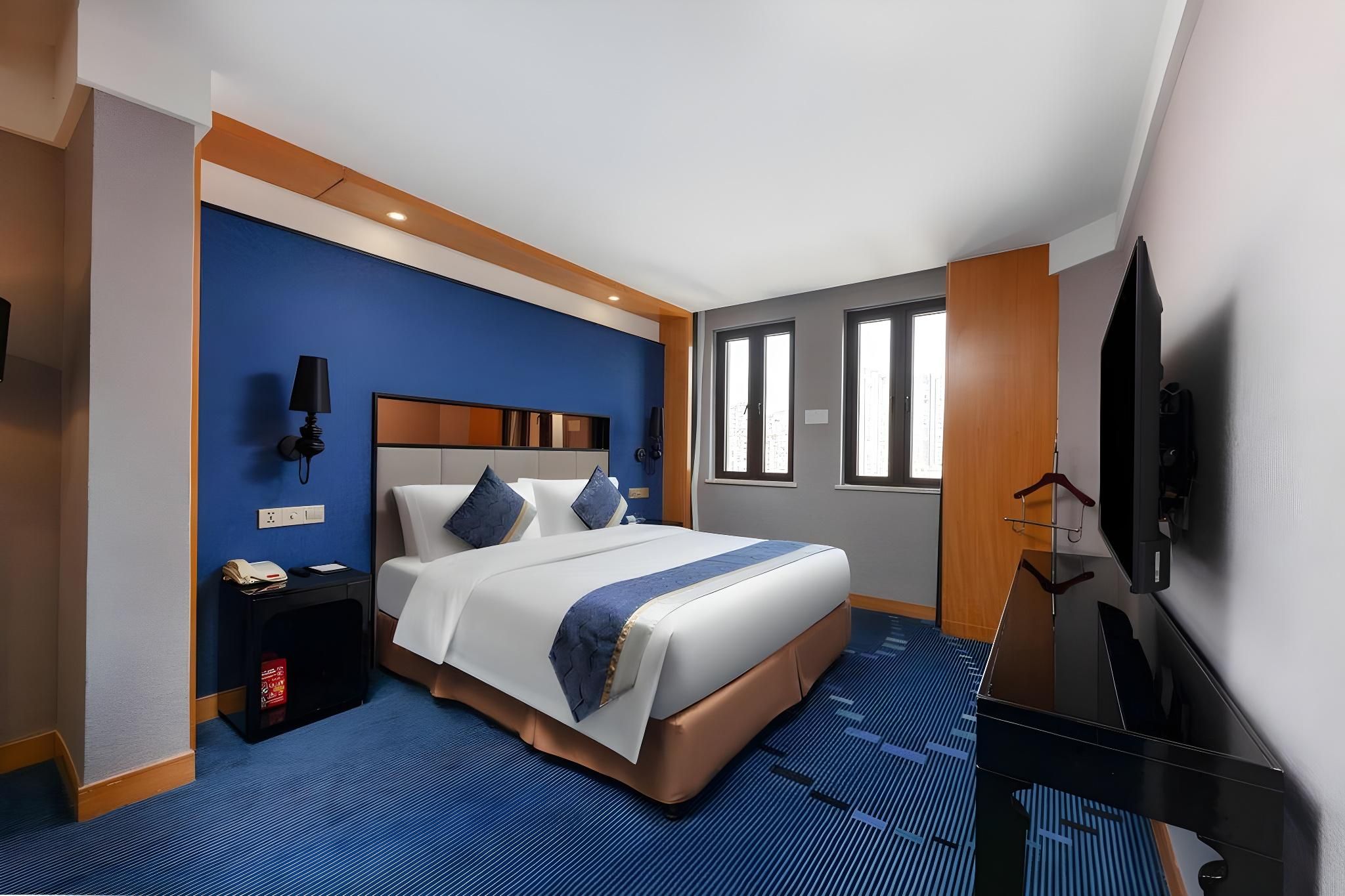 Deluxe Double Bed Room (with King Koil Mattress And Down Feather Sleeping Pillow)