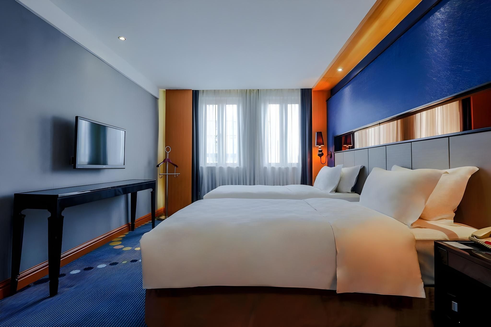 Deluxe Twin Room (with King Koil Mattress And Down Feather Sleeping Pillow)