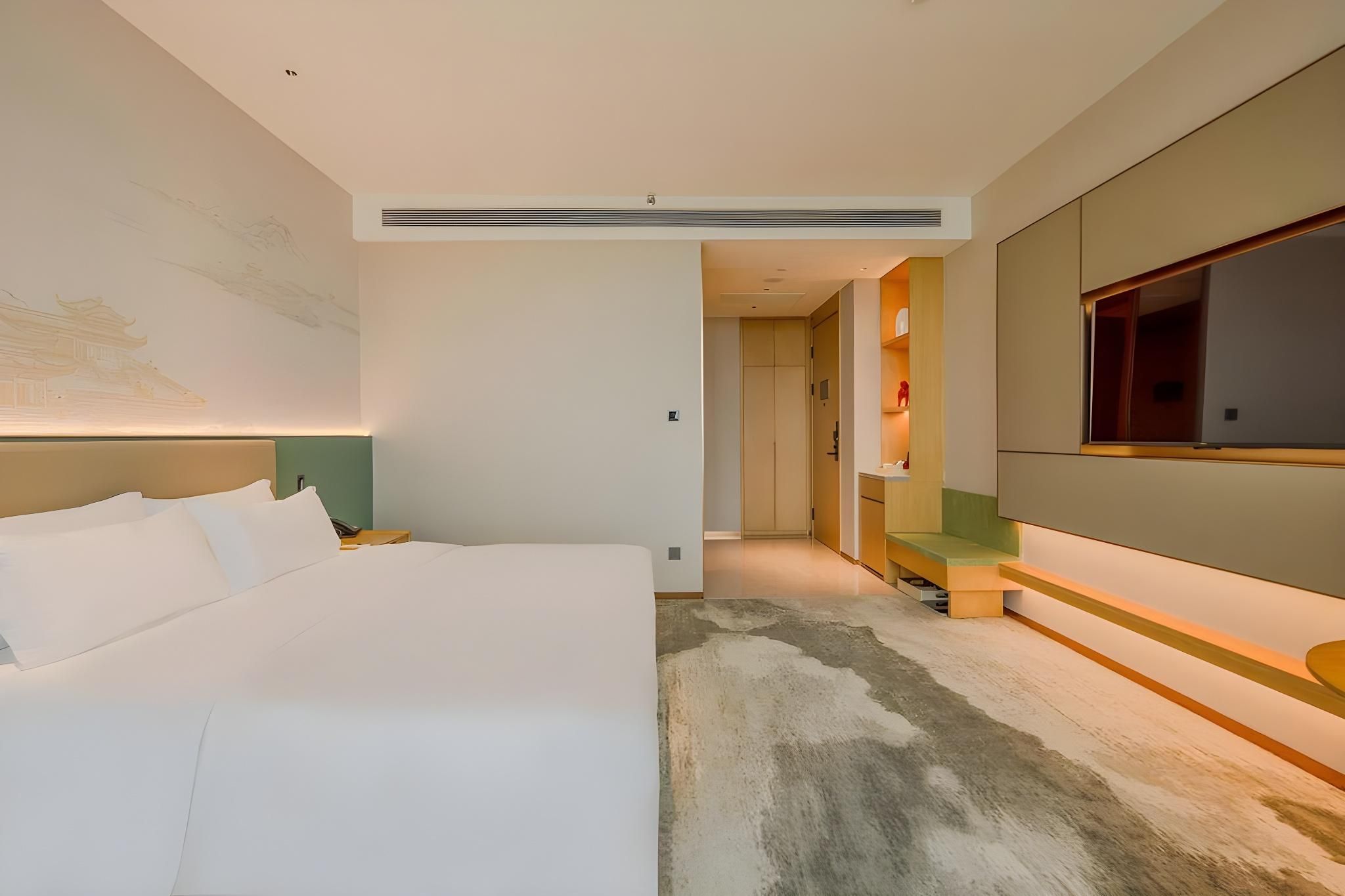 Deluxe Queen Room