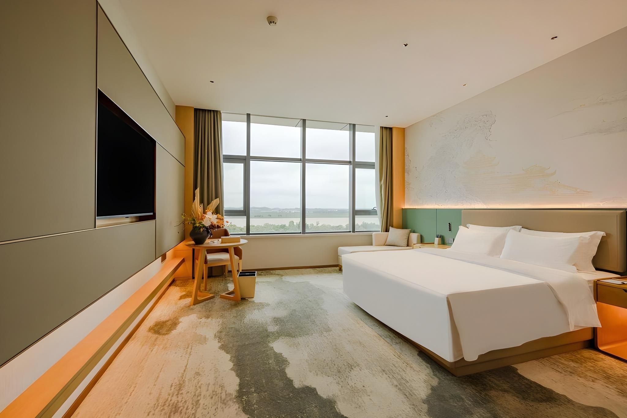 Deluxe Queen Room
