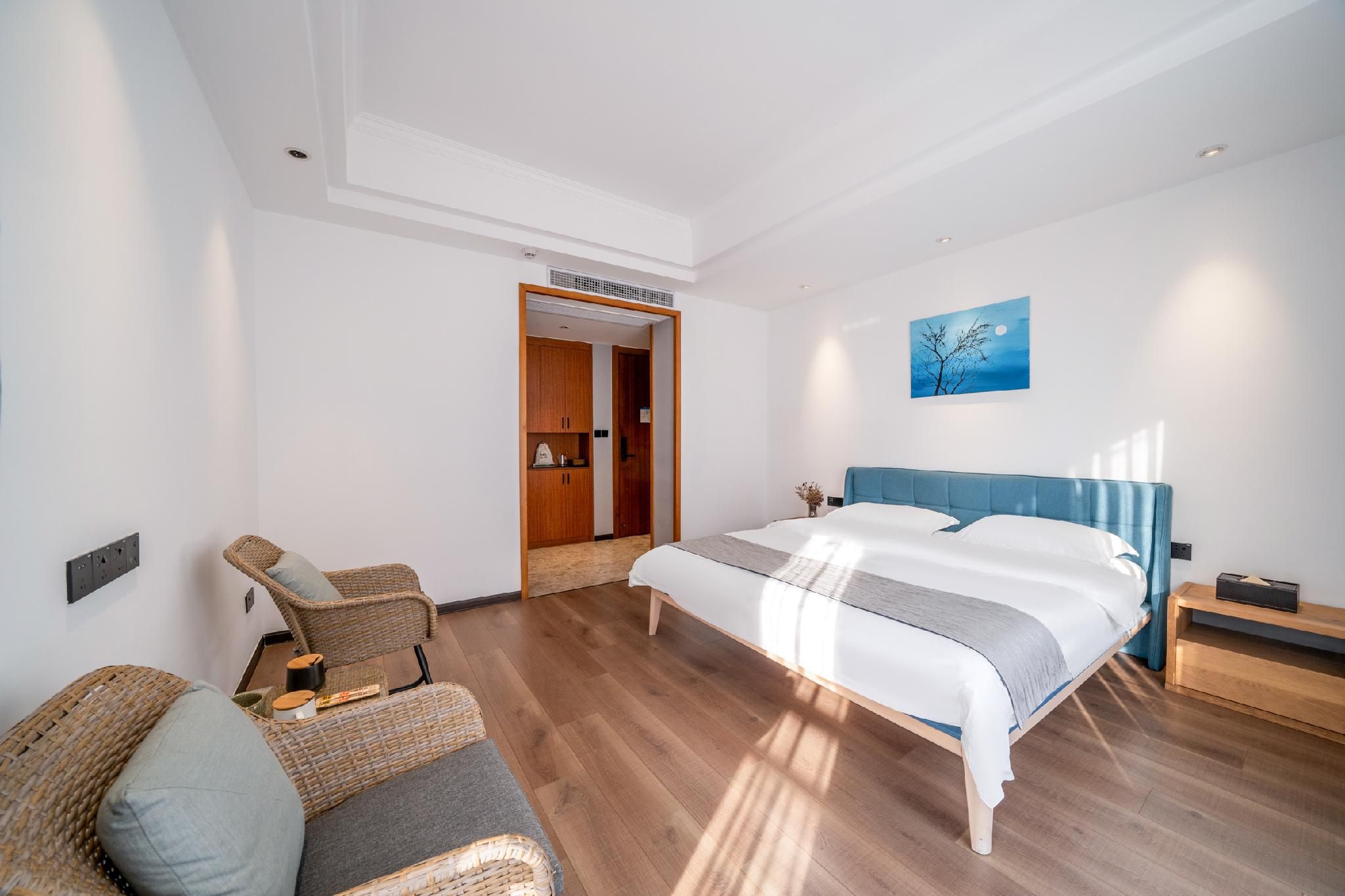 Queen Room with View