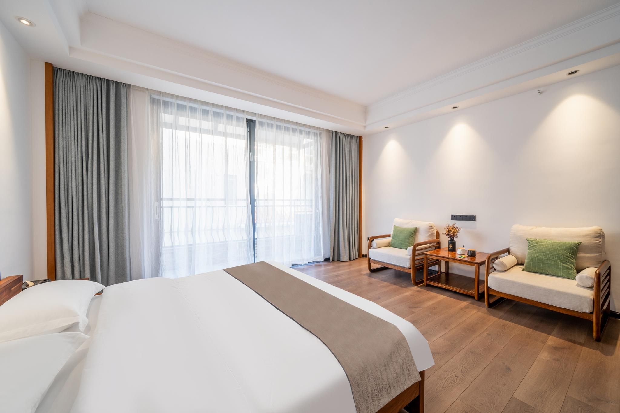 Premium King Room