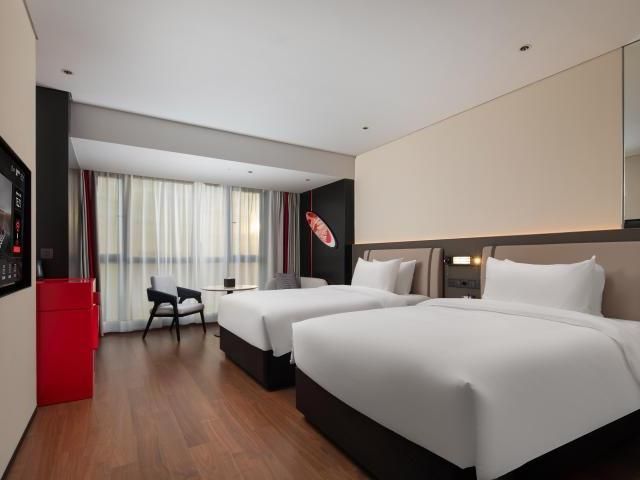 Radisson Red Hotel Haining Deluxe Twin Room 3