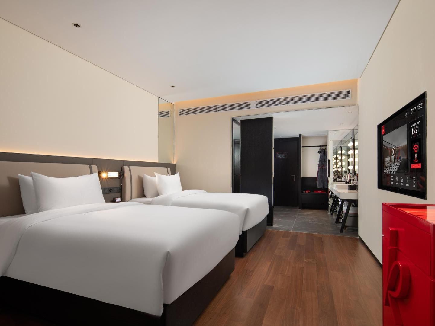 Radisson Red Hotel Haining Deluxe Twin Room 2