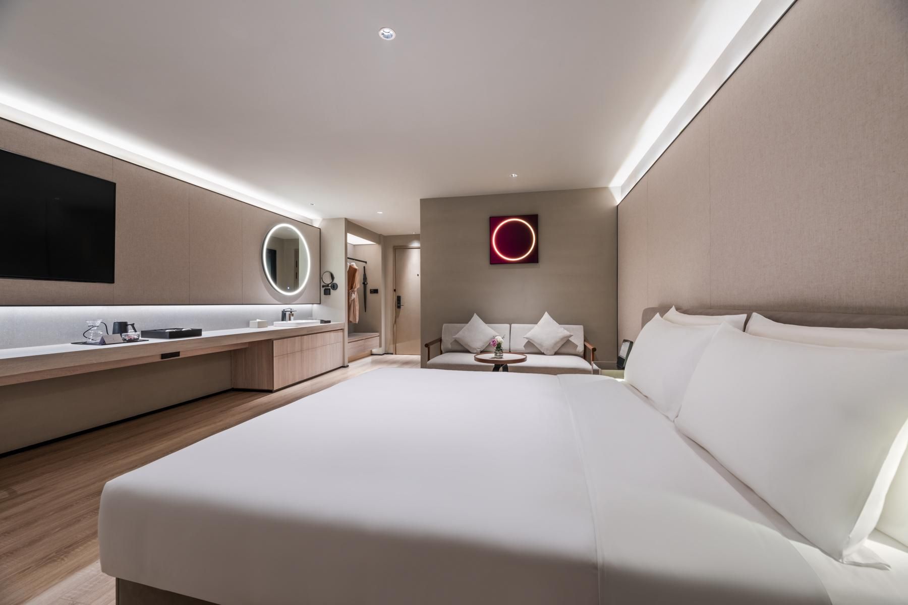 Business Queen Room