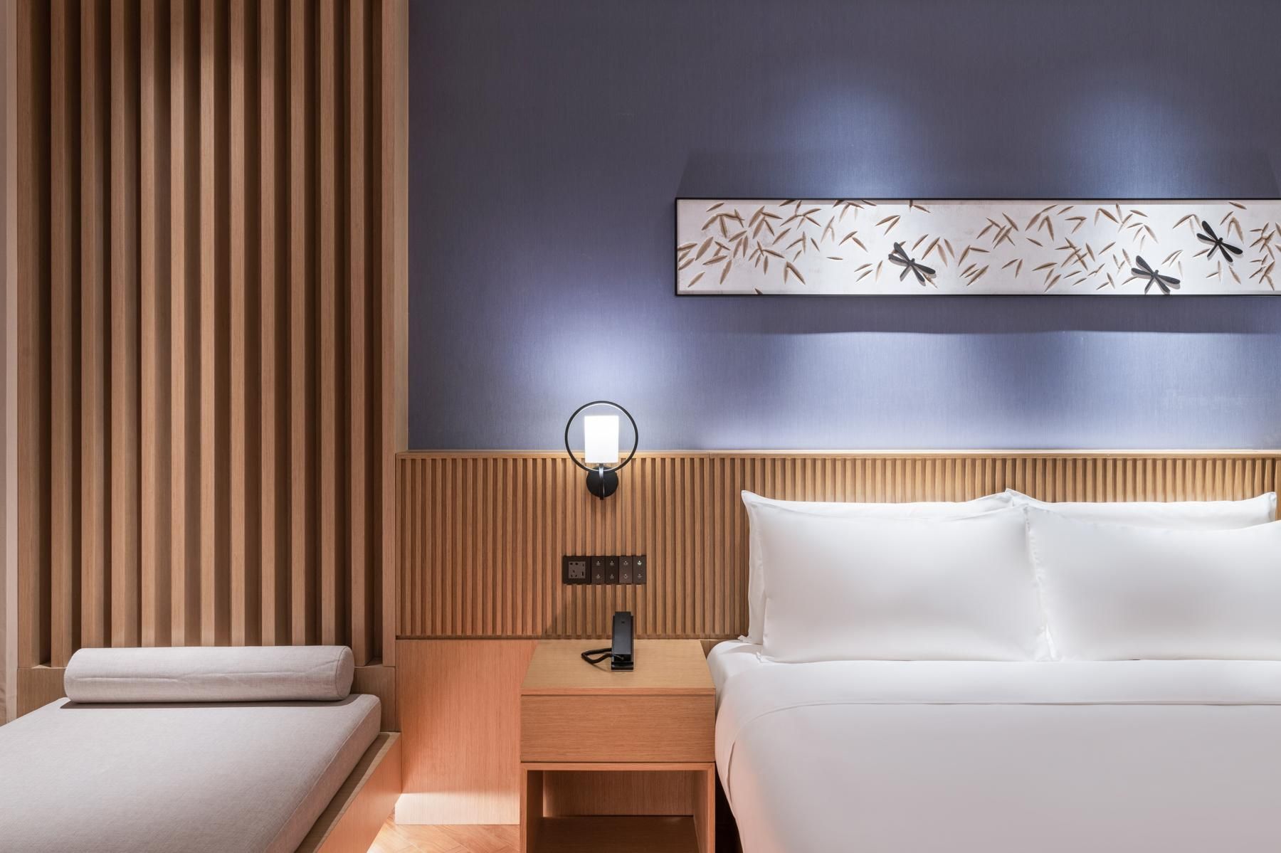 Deluxe Room Queen